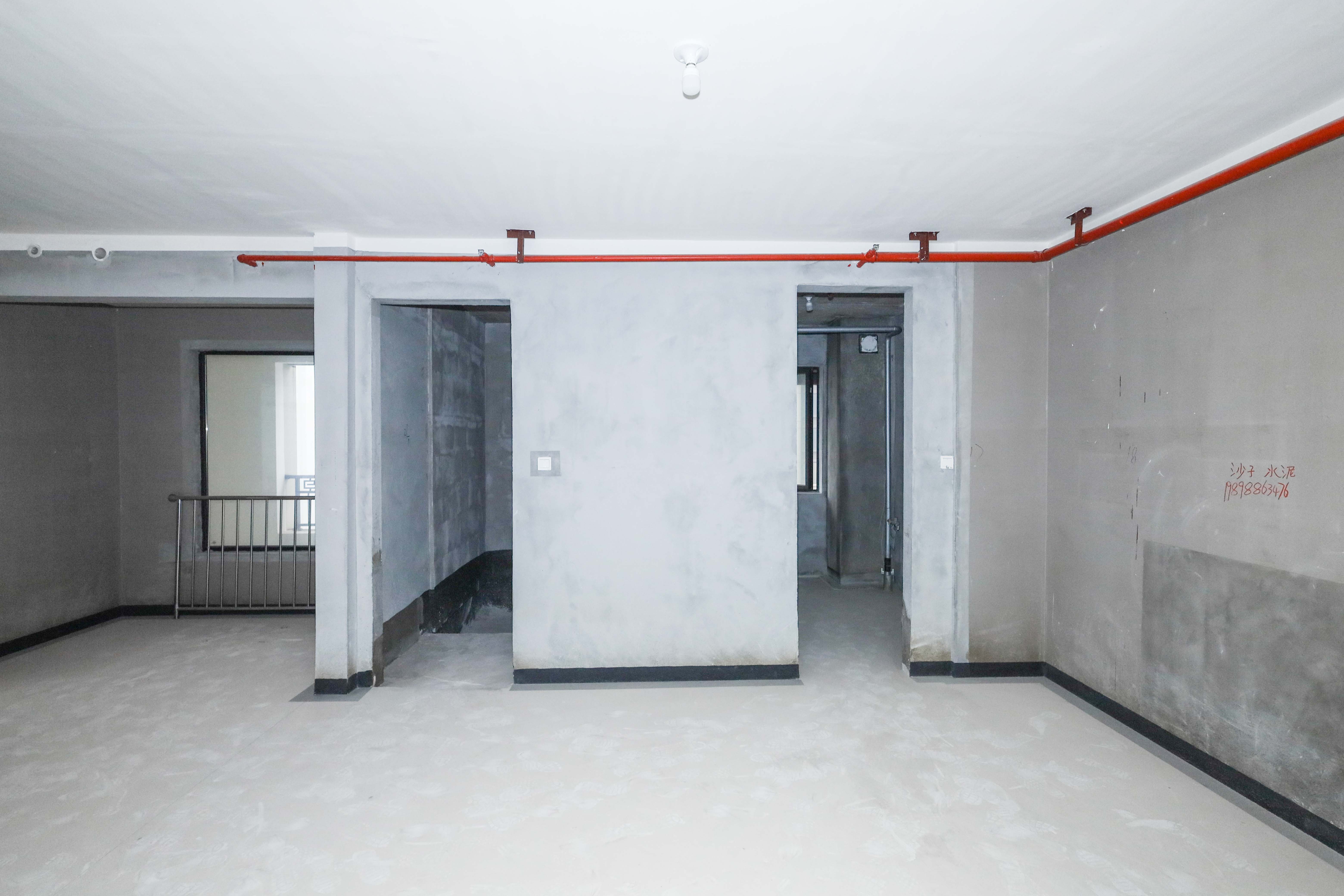 建发央著  5室2厅3卫   345.00万客厅