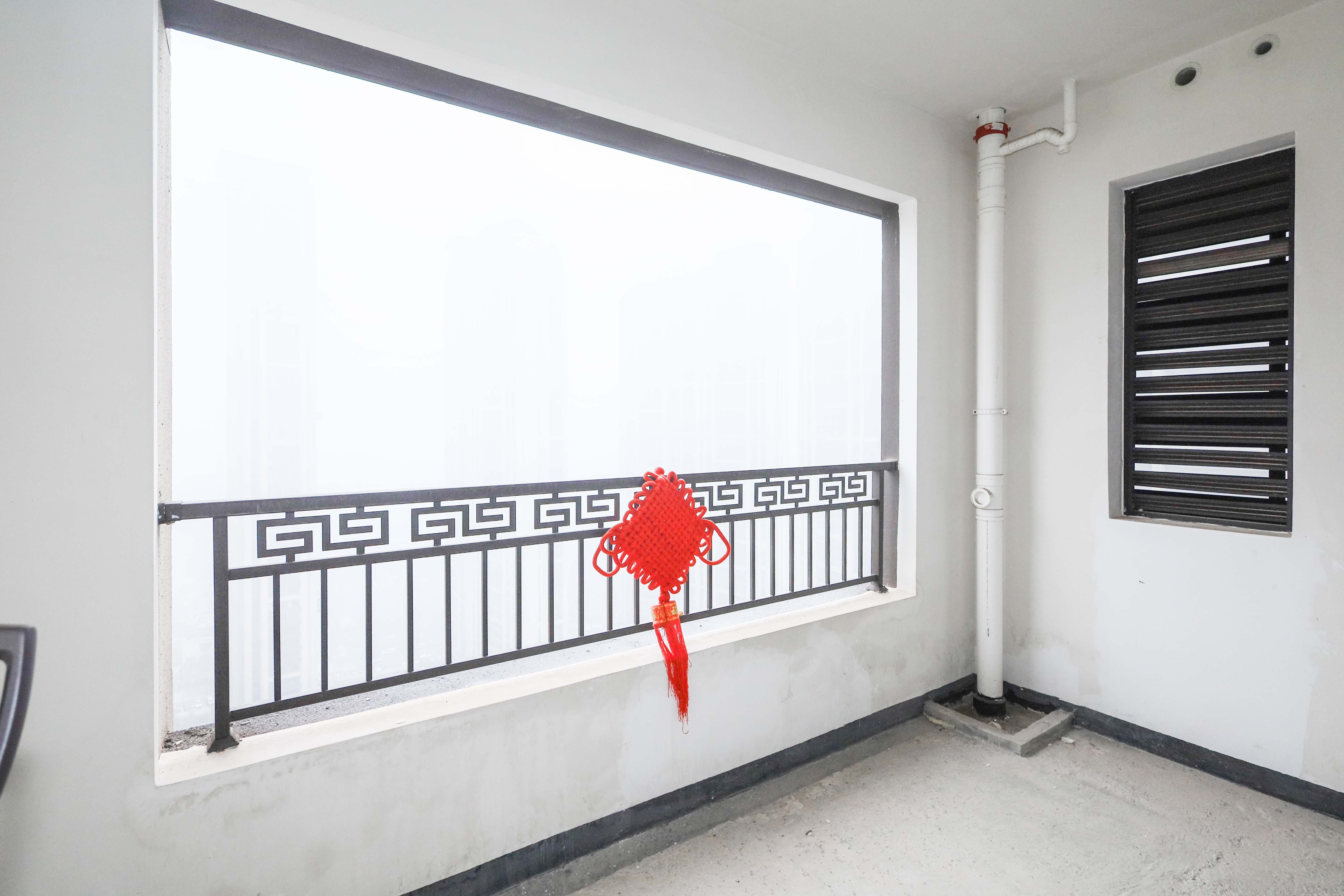 建发央著  5室2厅3卫   345.00万阳台