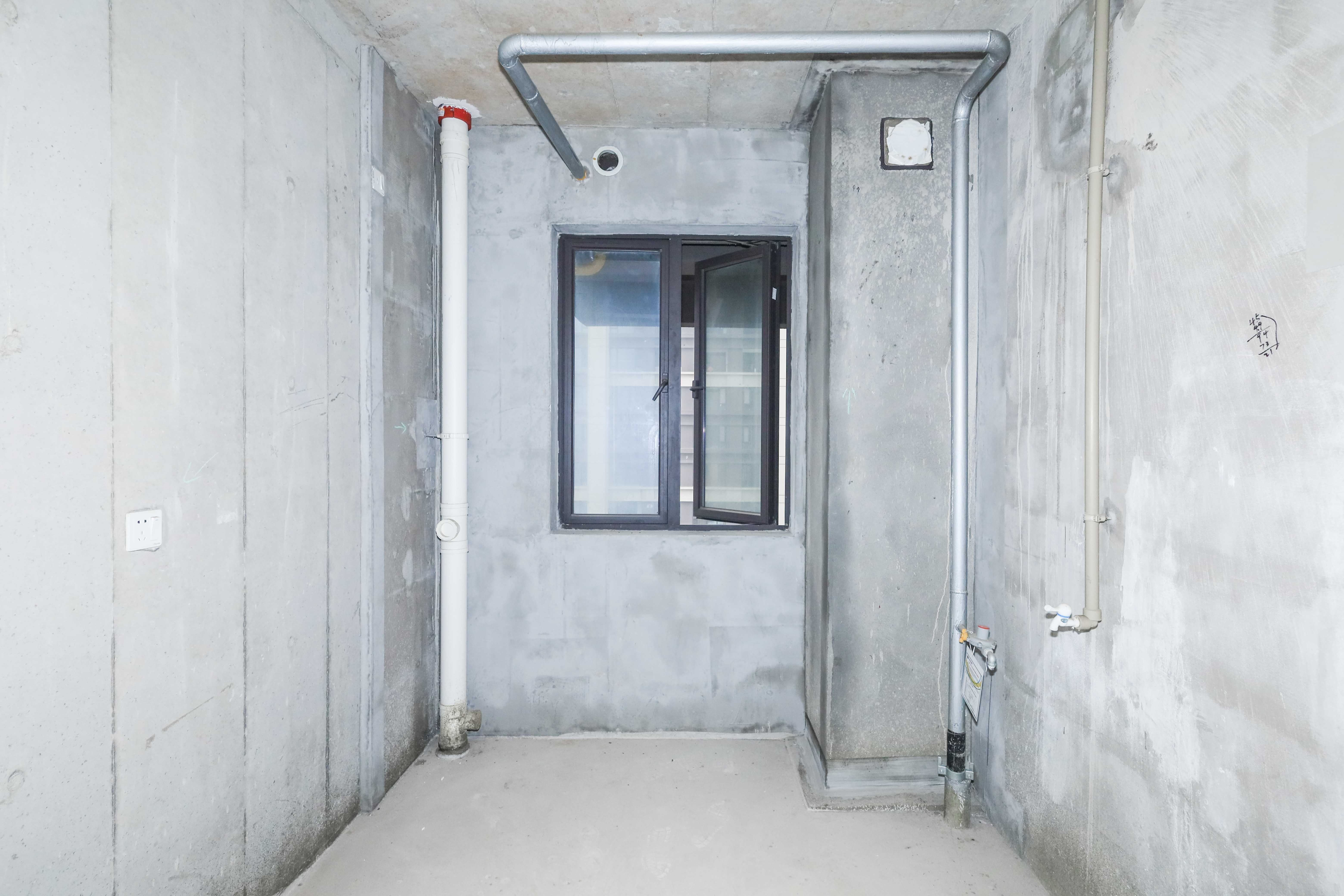 建发央著  5室2厅3卫   345.00万厨房