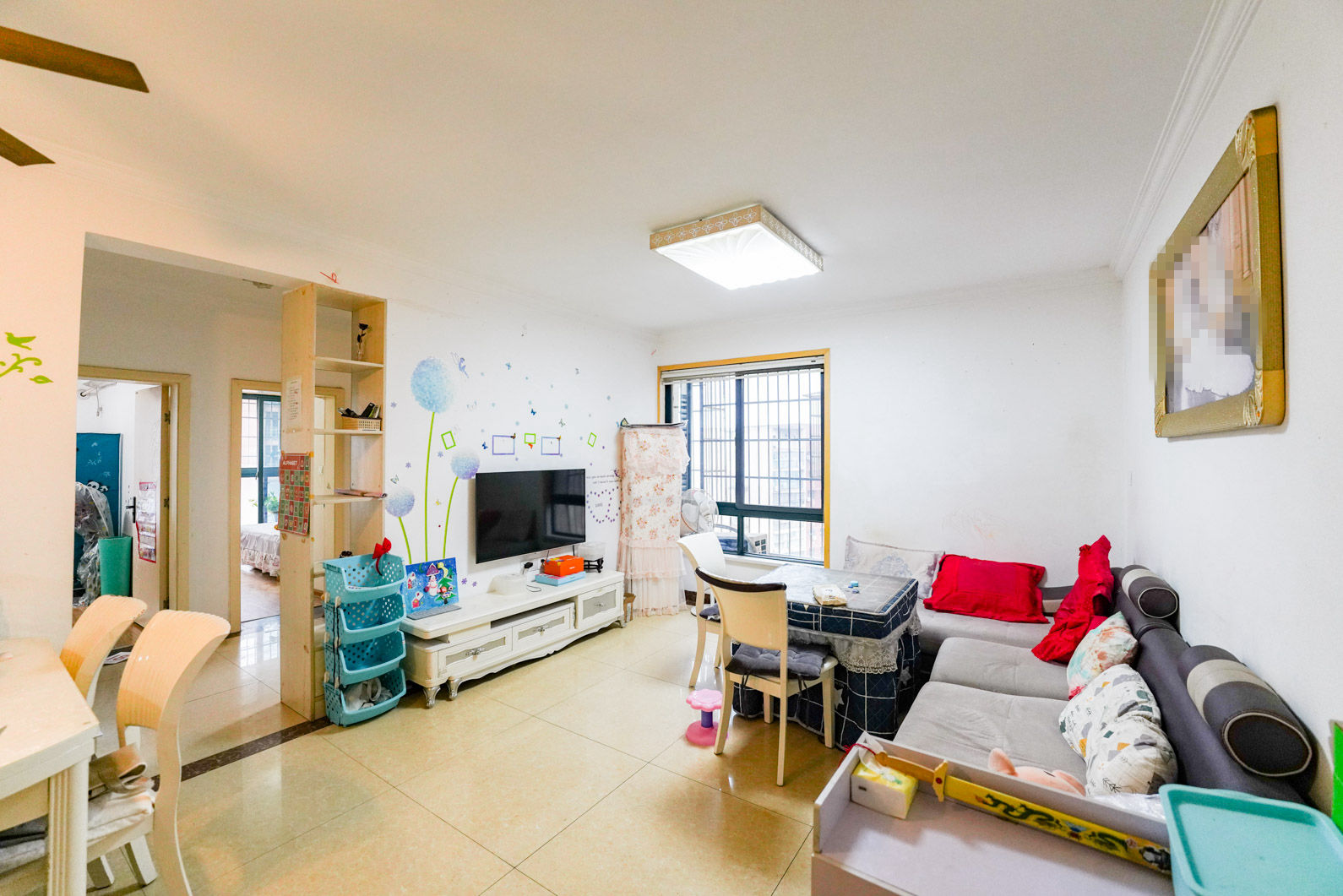 尊邸华庭  3室2厅1卫    63.0万客厅