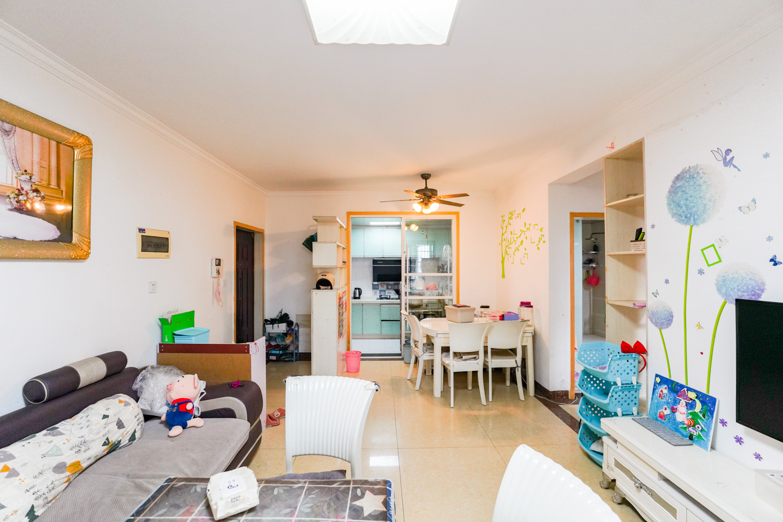 尊邸华庭  3室2厅1卫    63.0万客厅