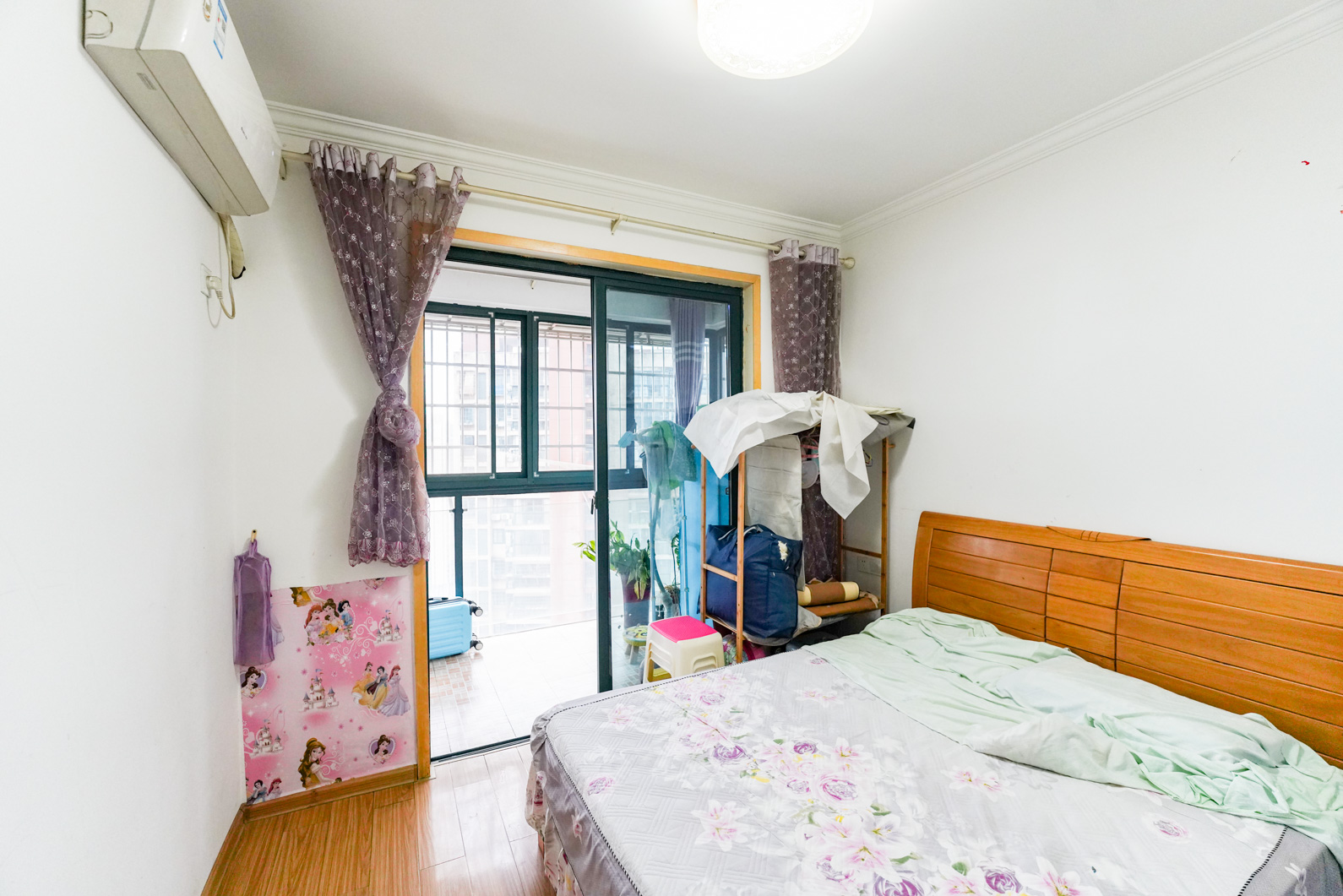 尊邸华庭  3室2厅1卫    63.0万卧室