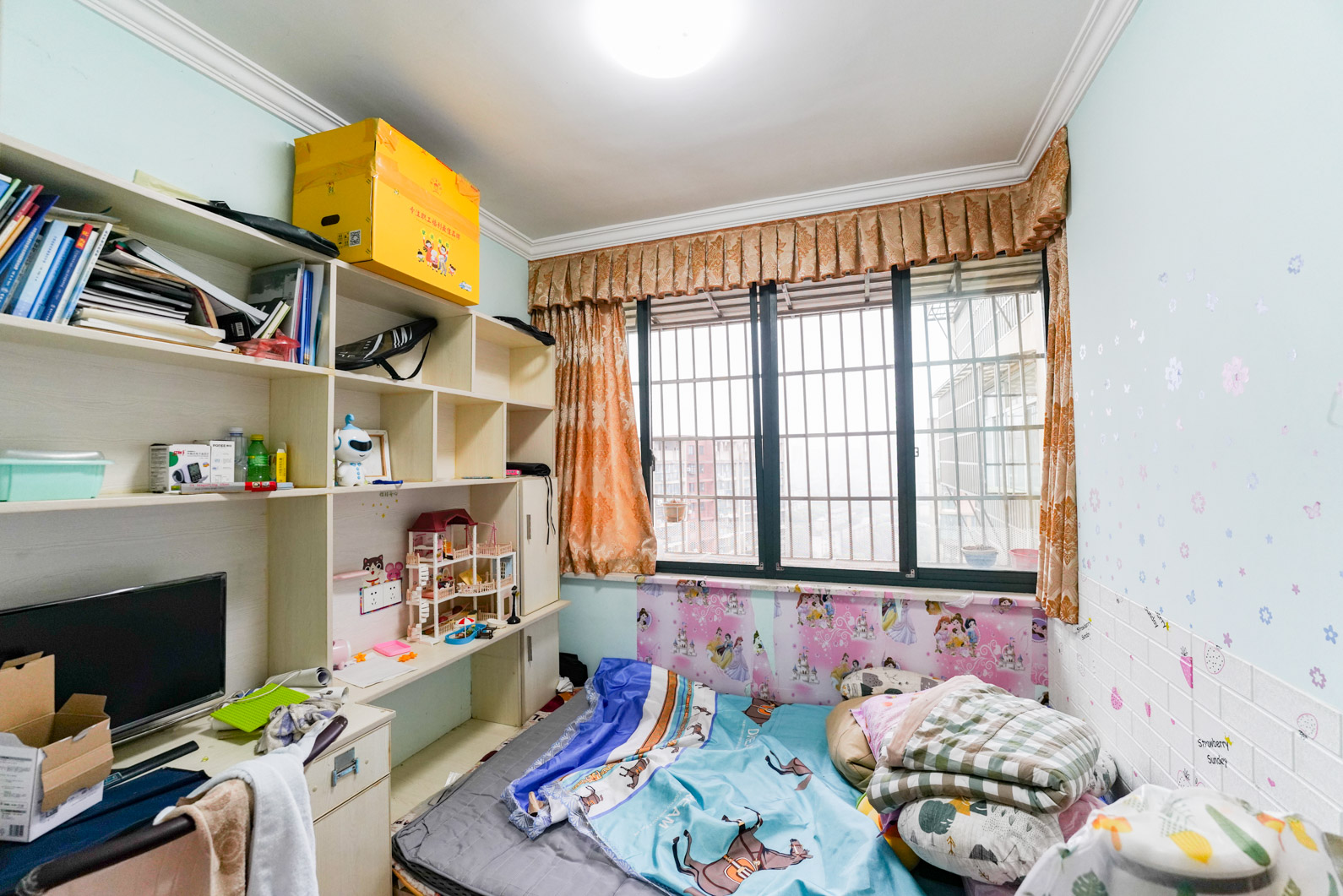 尊邸华庭  3室2厅1卫    63.0万卧室