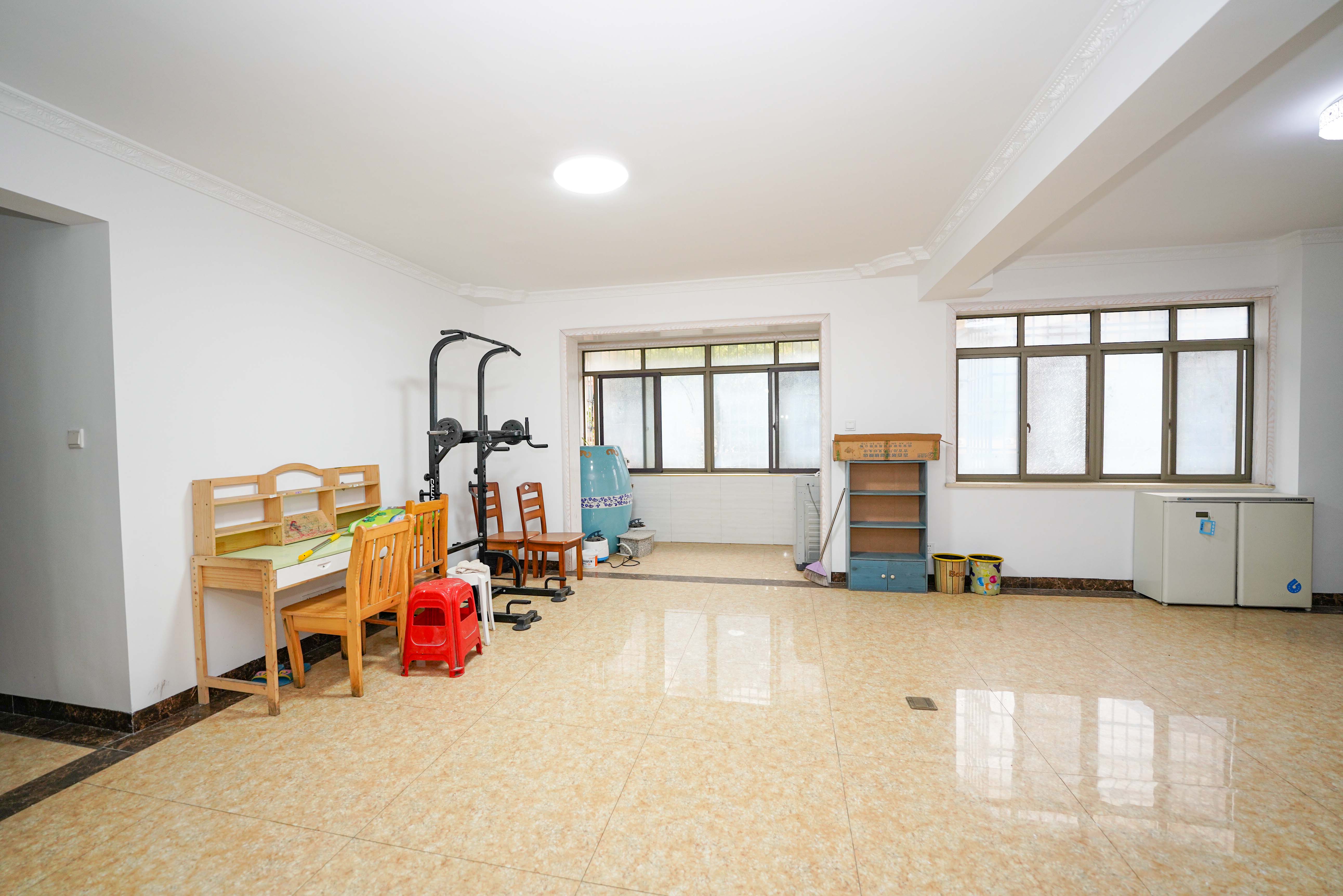 幸福庄园  4室2厅1卫   94.00万