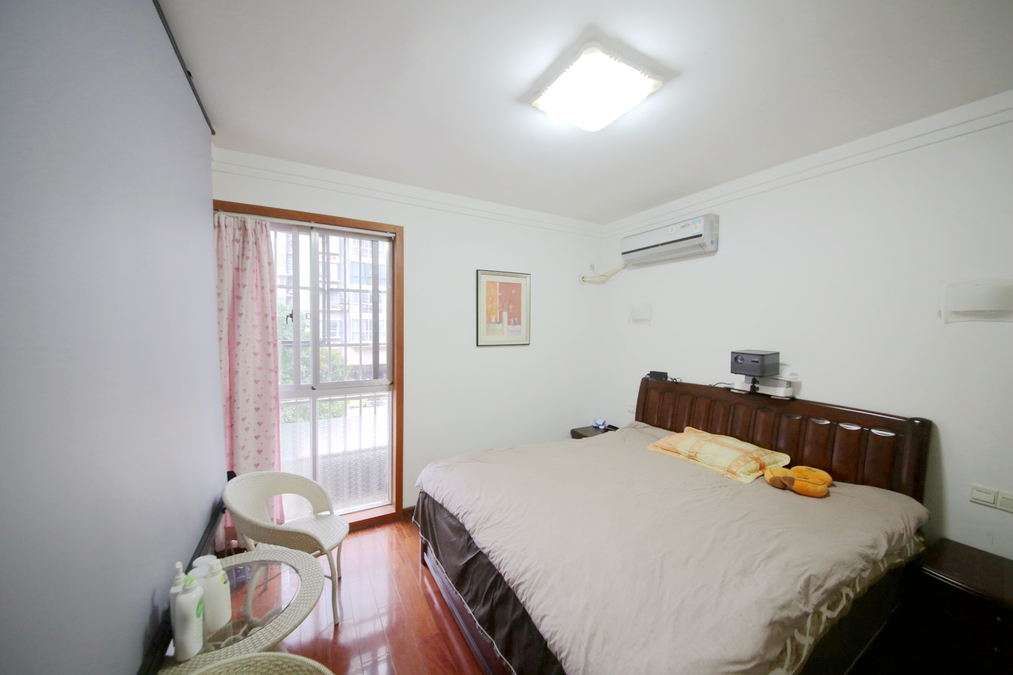 荷花园电信宿舍（天辰荷花苑）  4室2厅2卫   148.00万卧室