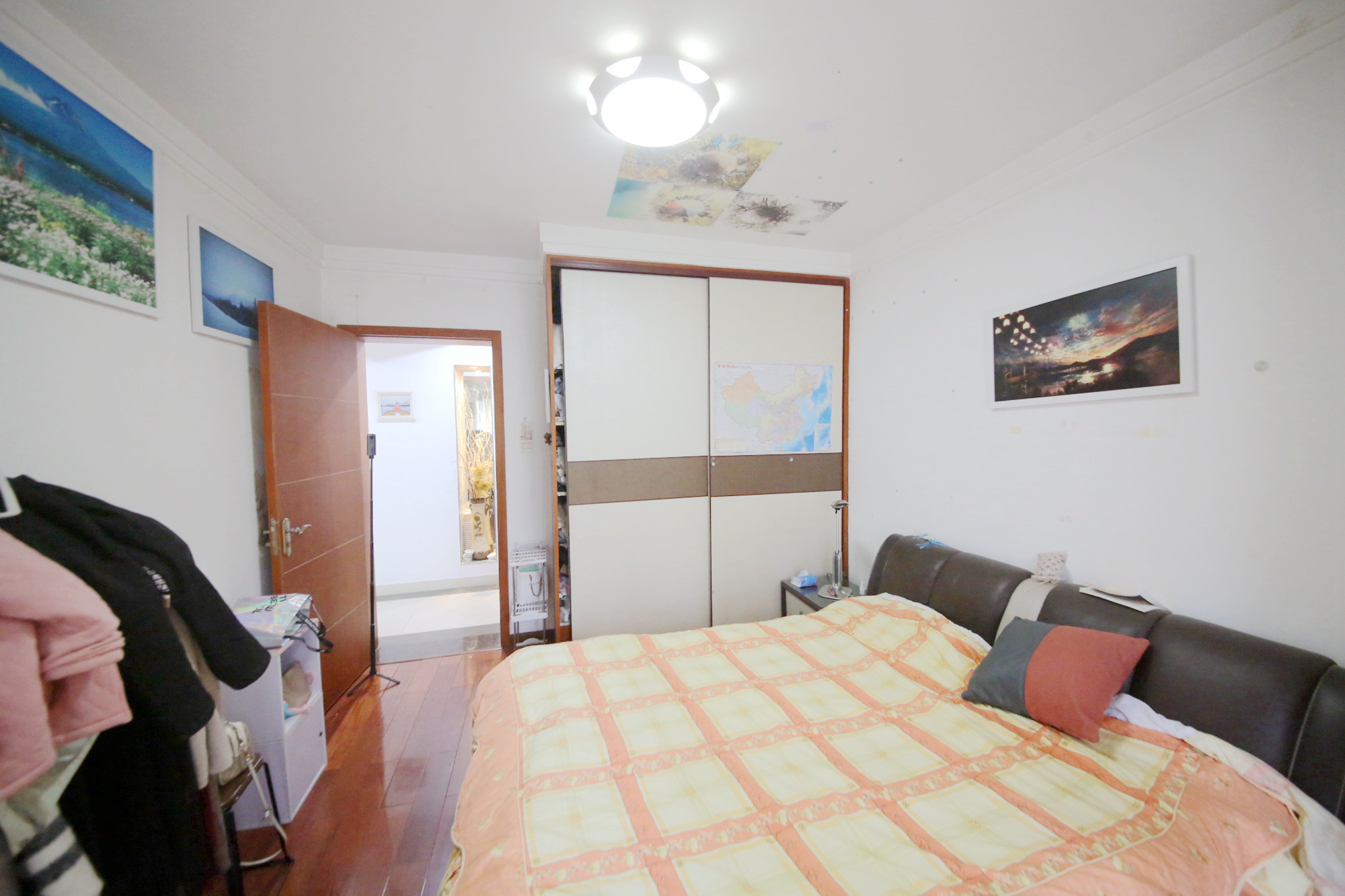 荷花园电信宿舍（天辰荷花苑）  4室2厅2卫   148.00万卧室