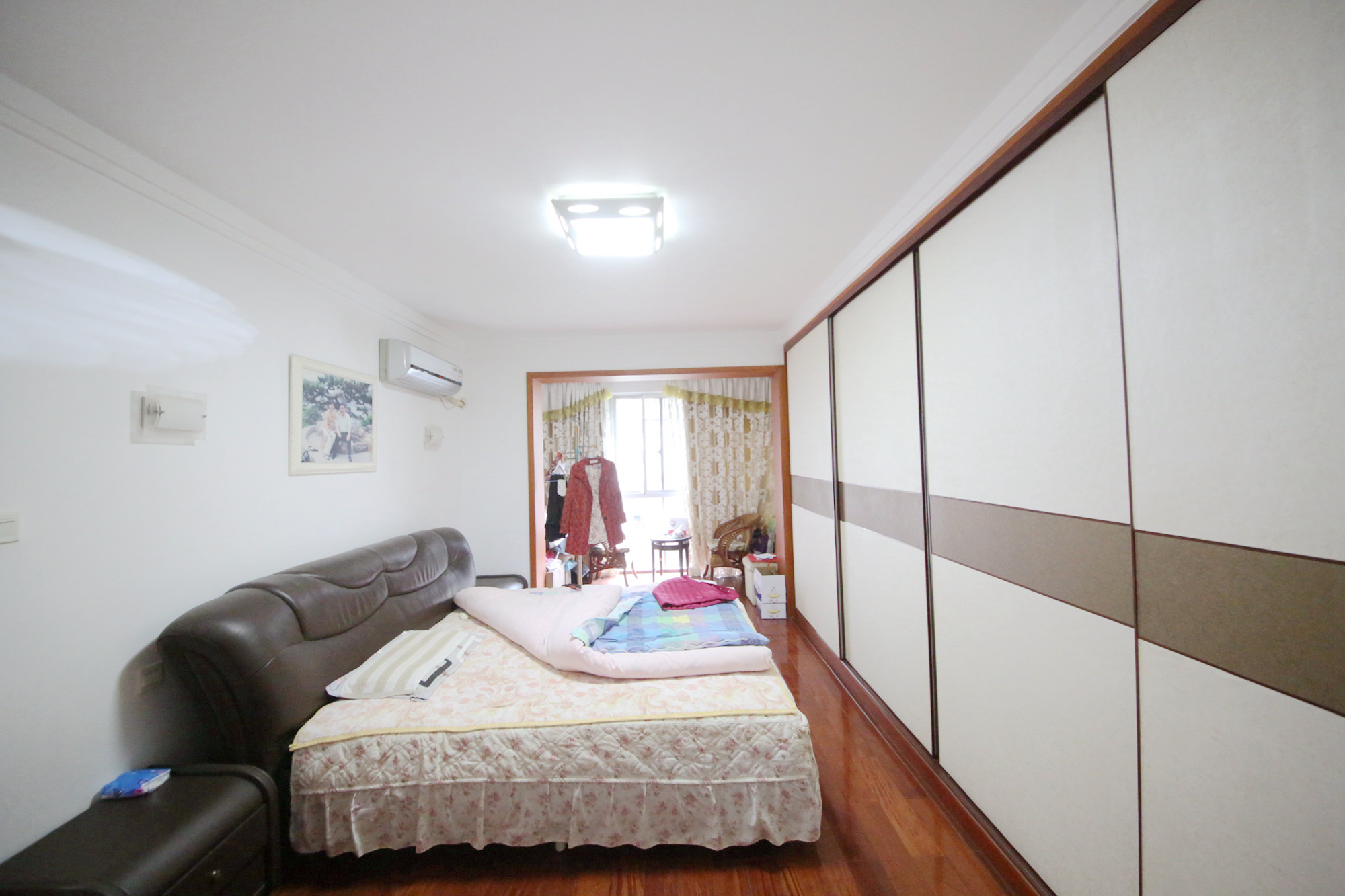 荷花园电信宿舍（天辰荷花苑）  4室2厅2卫   148.00万卧室