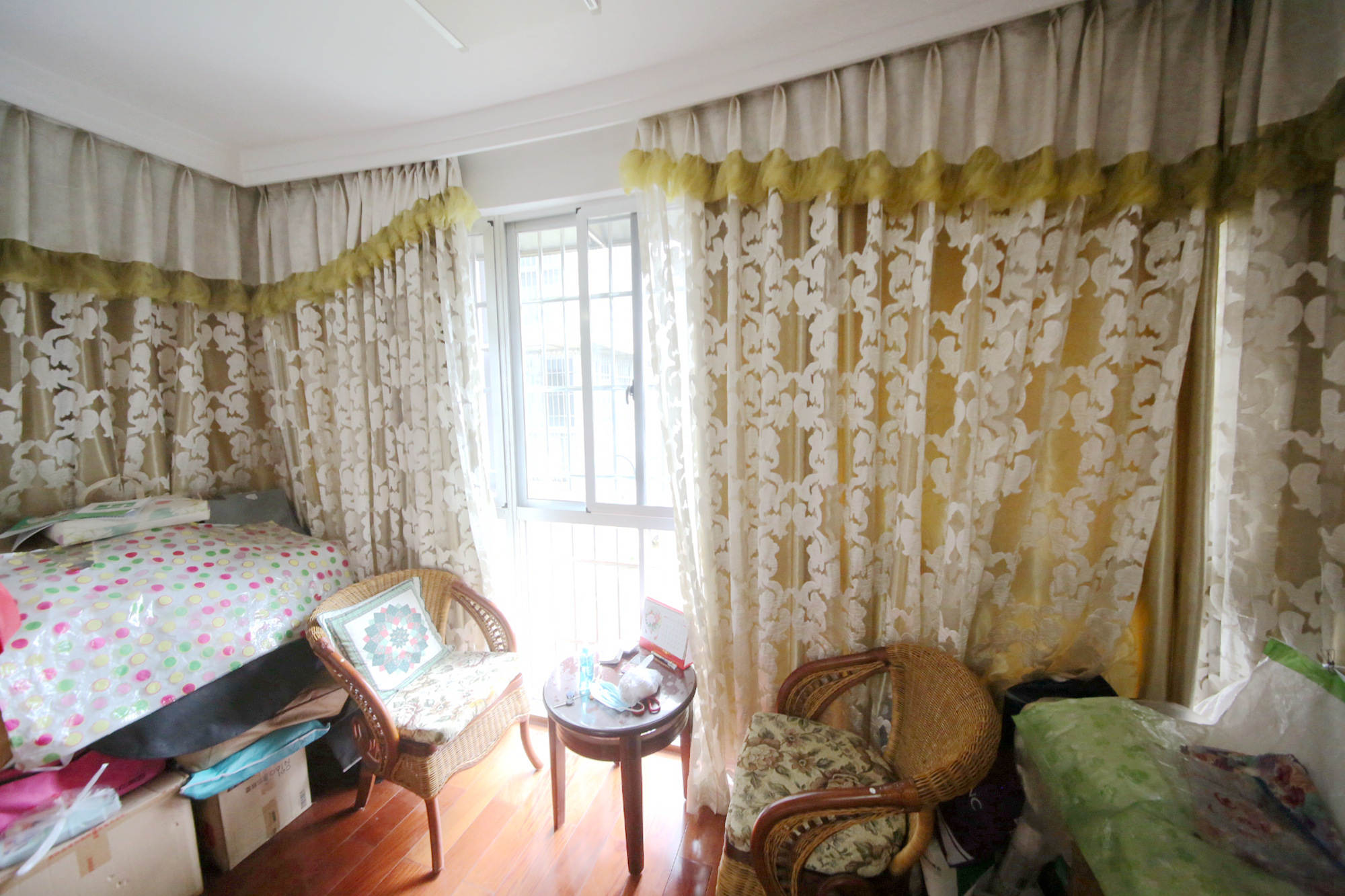 荷花园电信宿舍（天辰荷花苑）  4室2厅2卫   148.00万阳台