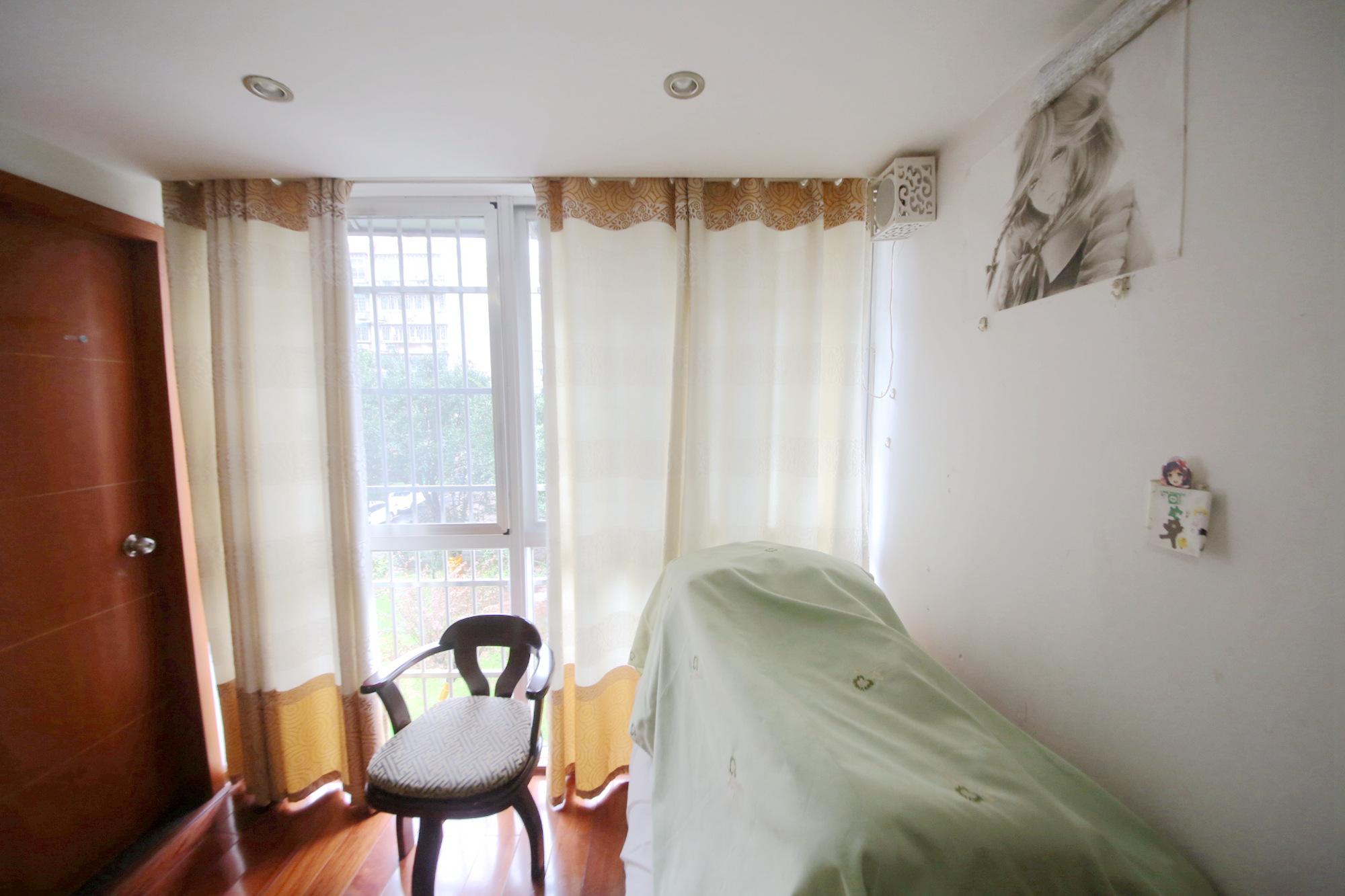 荷花园电信宿舍（天辰荷花苑）  4室2厅2卫   148.00万阳台