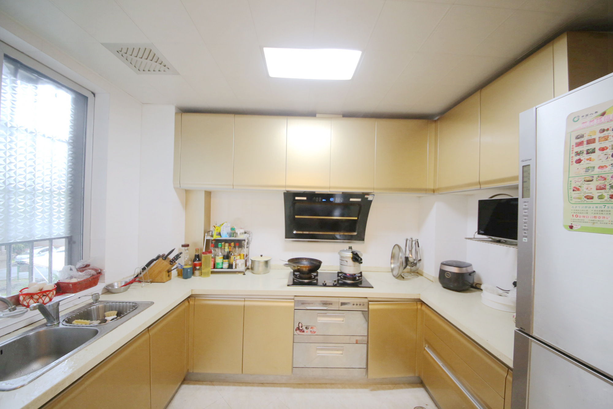 荷花园电信宿舍（天辰荷花苑）  4室2厅2卫   148.00万厨房