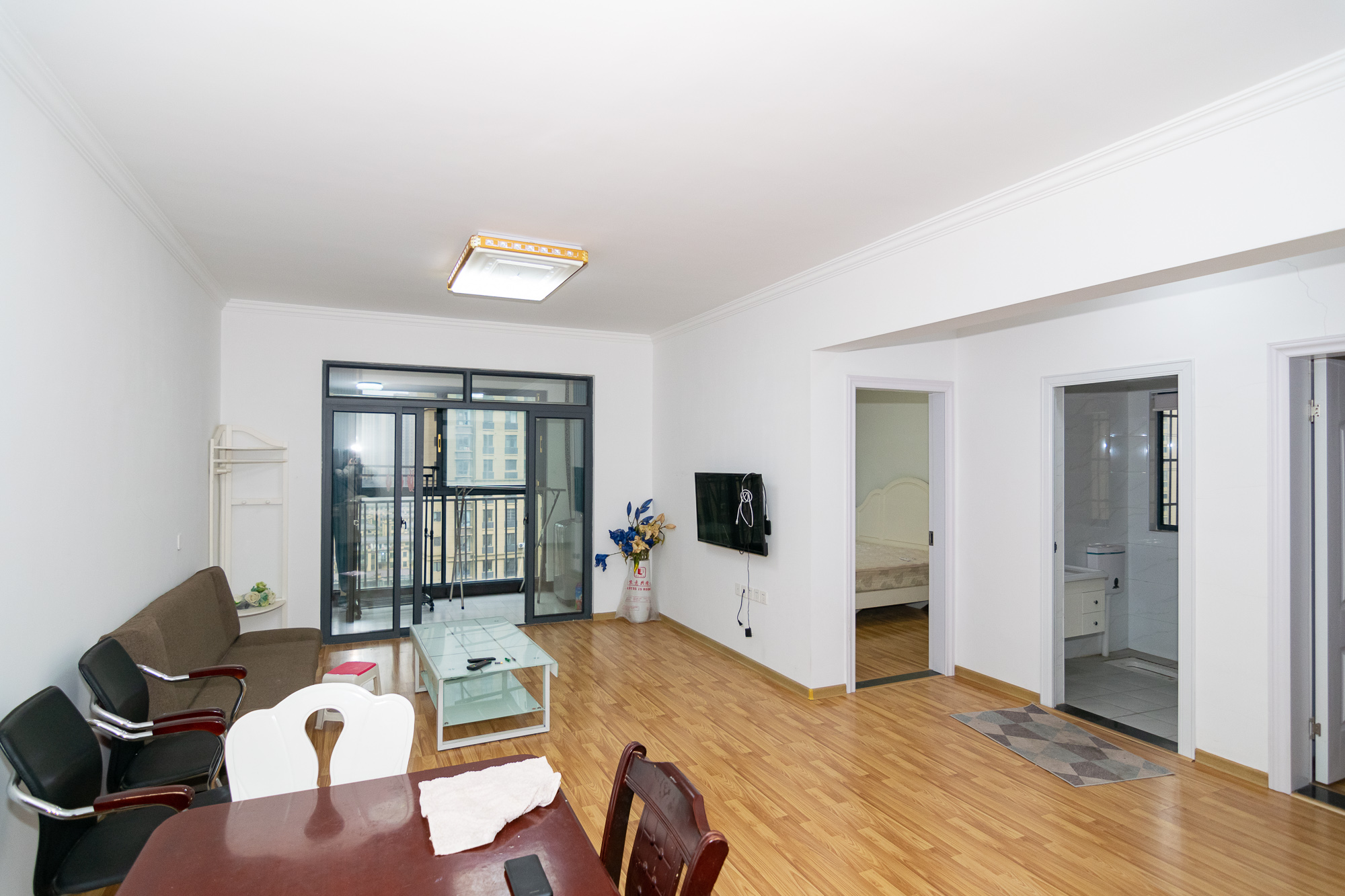 澳海澜庭 2室2厅1卫 60.90万 澳海澜庭 2室2厅1卫 60.90万客厅