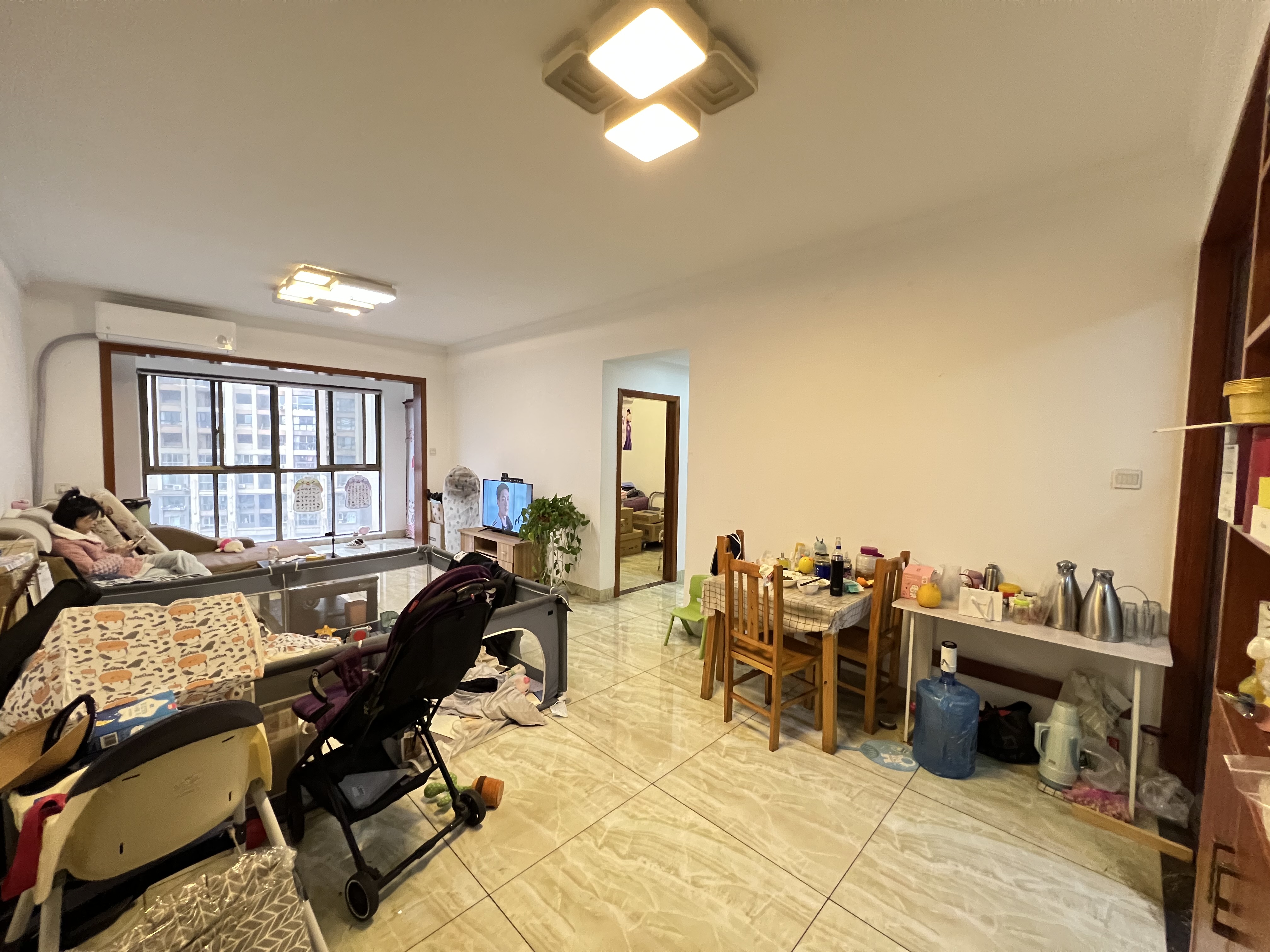 奥园广场  3室2厅2卫   89.00万 奥园广场  3室2厅2卫   89.00万室内图