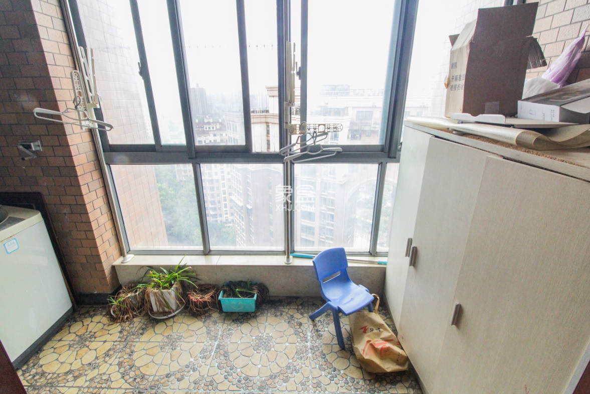 上海城小区 3室2厅1厨1卫 99.00万阳台