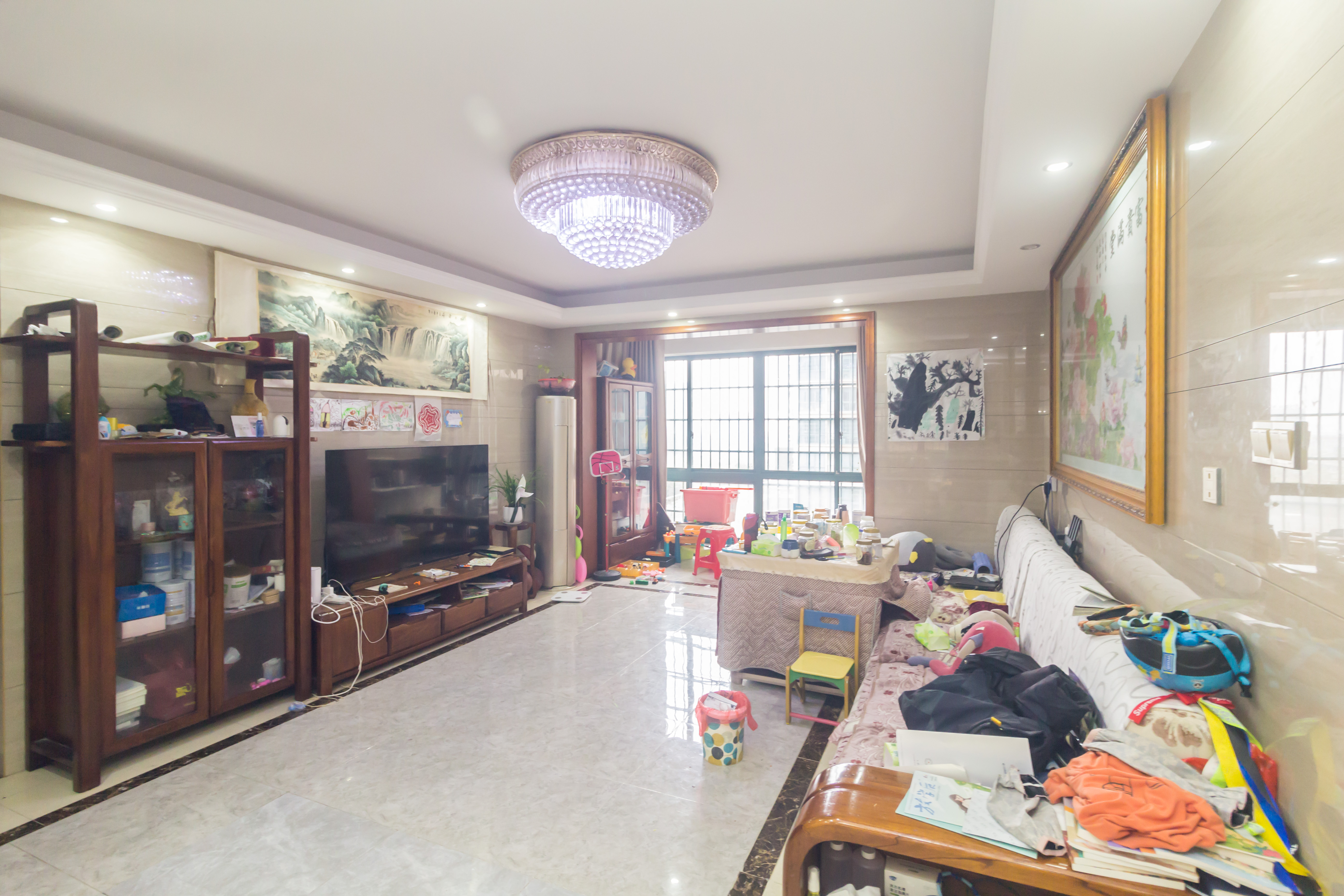 才子佳郡  5室2厅2卫   129.60万客厅