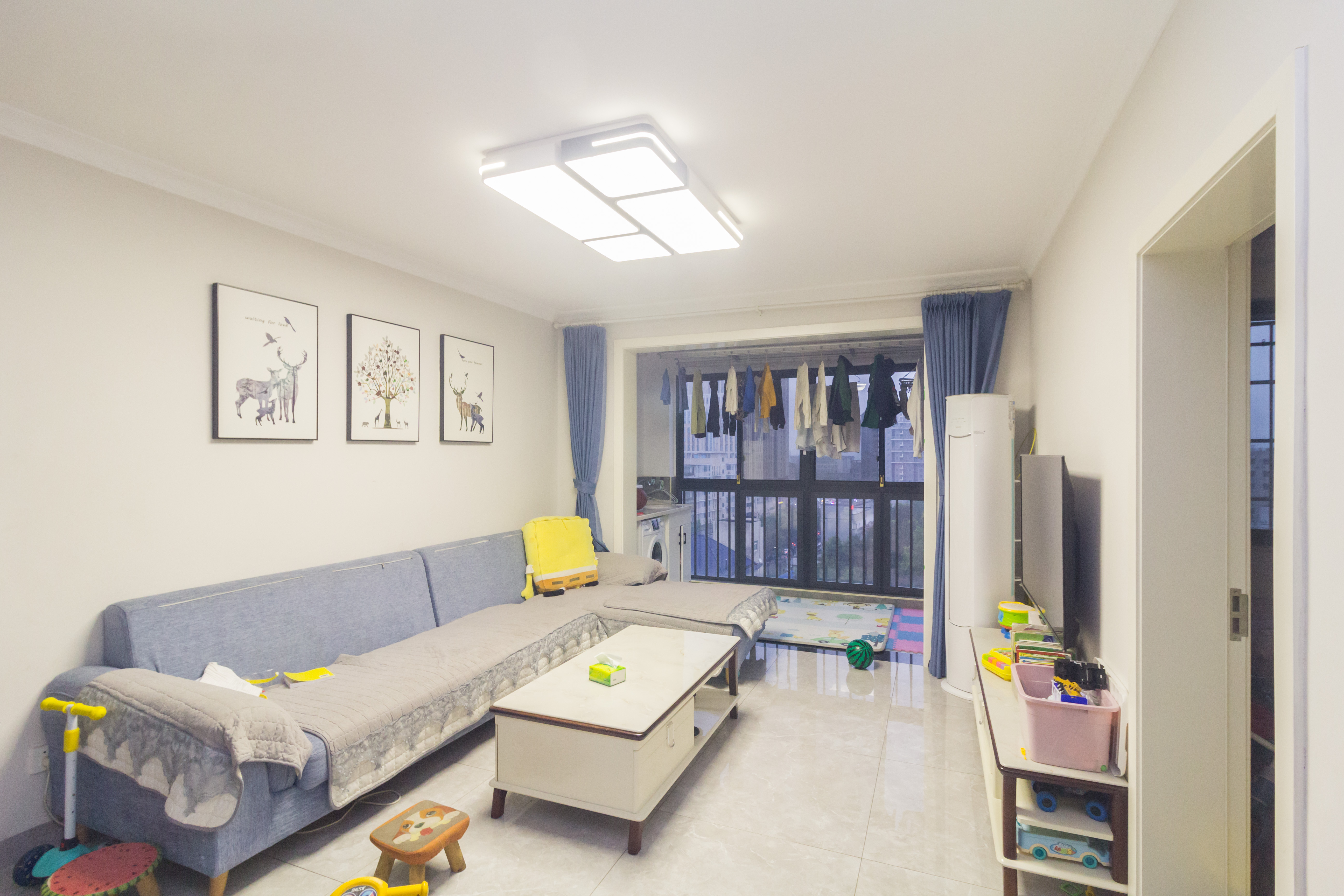 湘楚华庭 3室2厅1卫 68.00万 湘楚华庭 3室2厅1卫 68.00万客厅