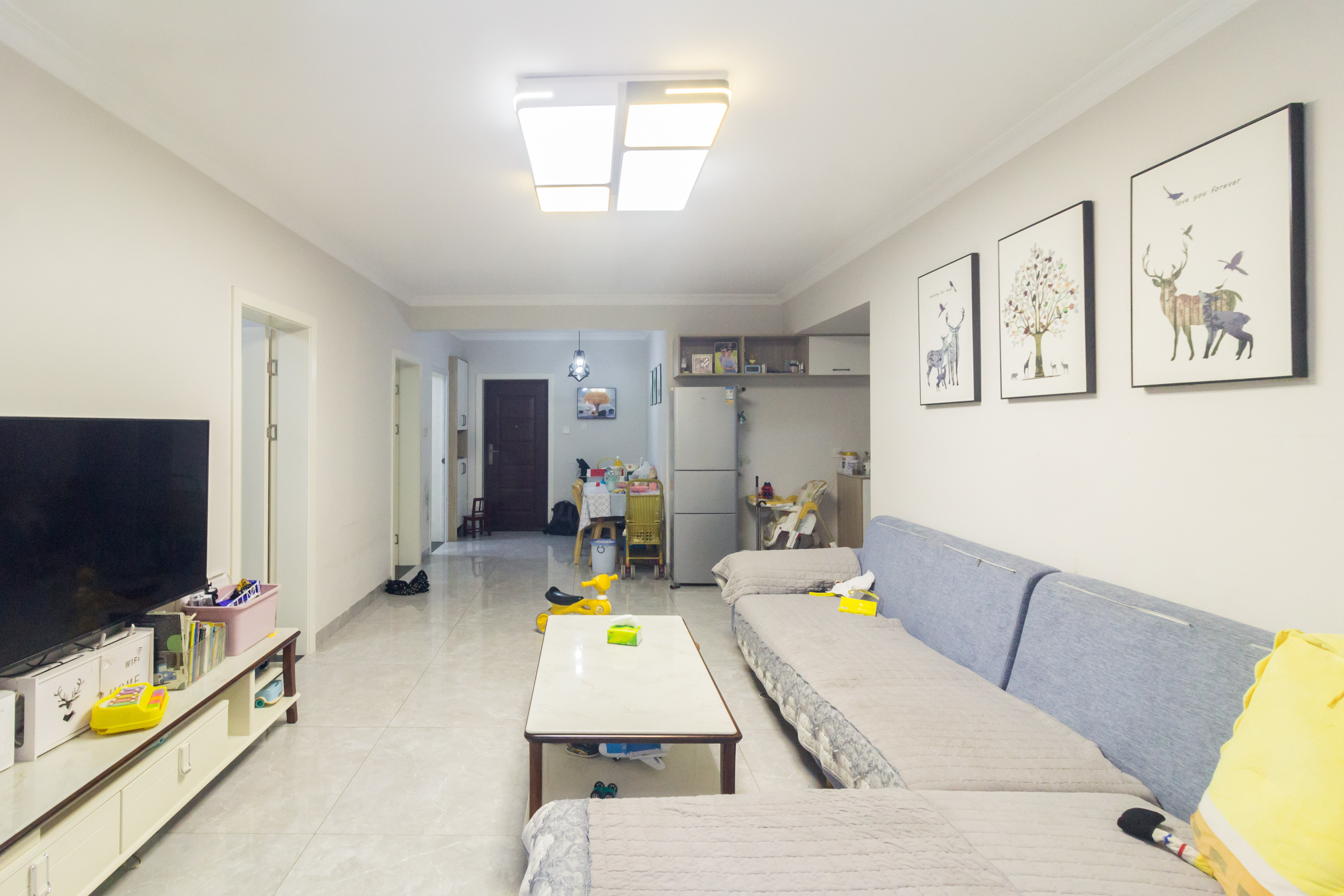 湘楚华庭 3室2厅1卫 68.00万 湘楚华庭 3室2厅1卫 68.00万客厅