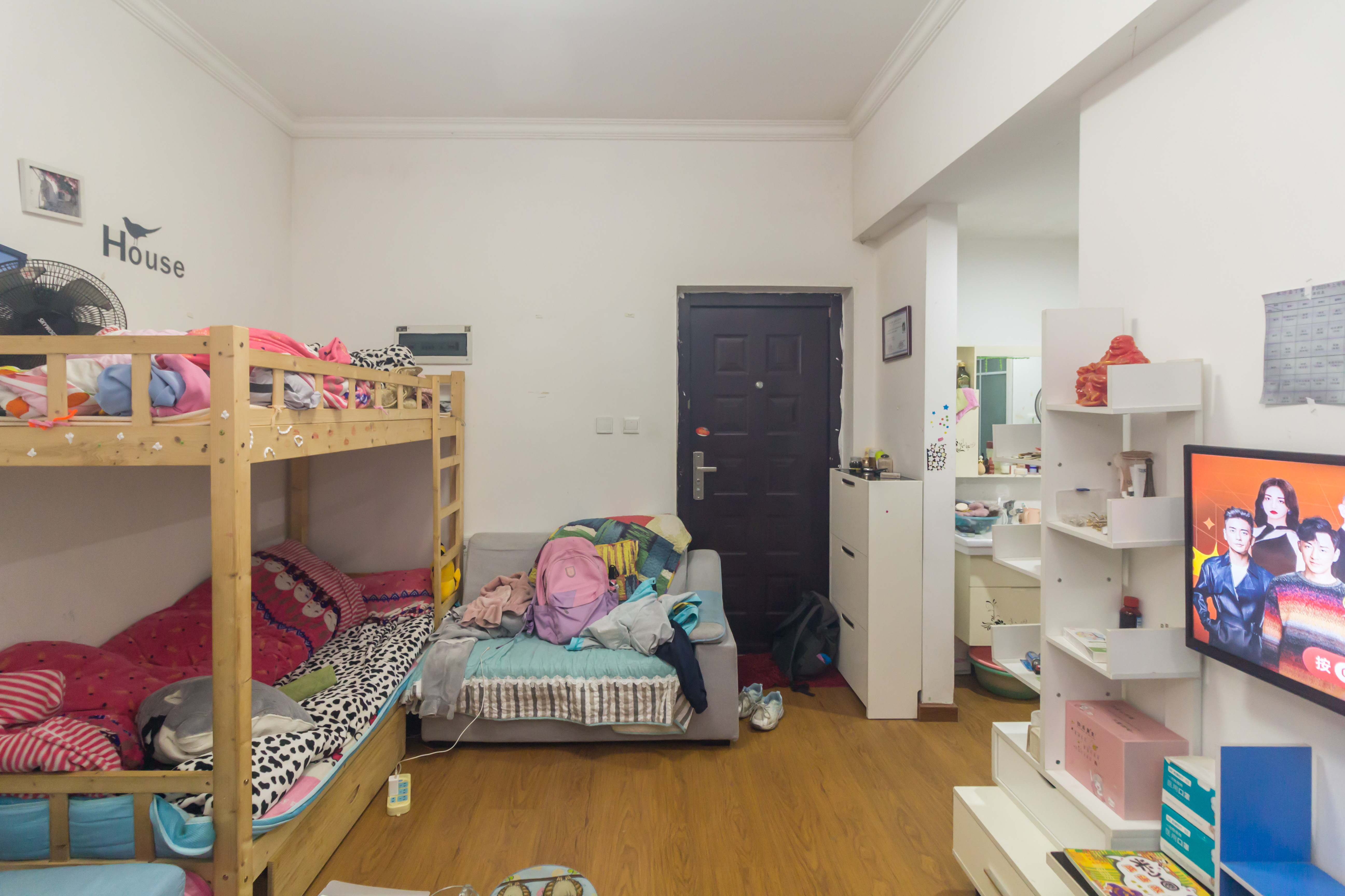 光明城市(星辰青年城) 1室1厅1卫 32.80万 光明城市(星辰青年城) 1室1厅1卫 32.80万客厅