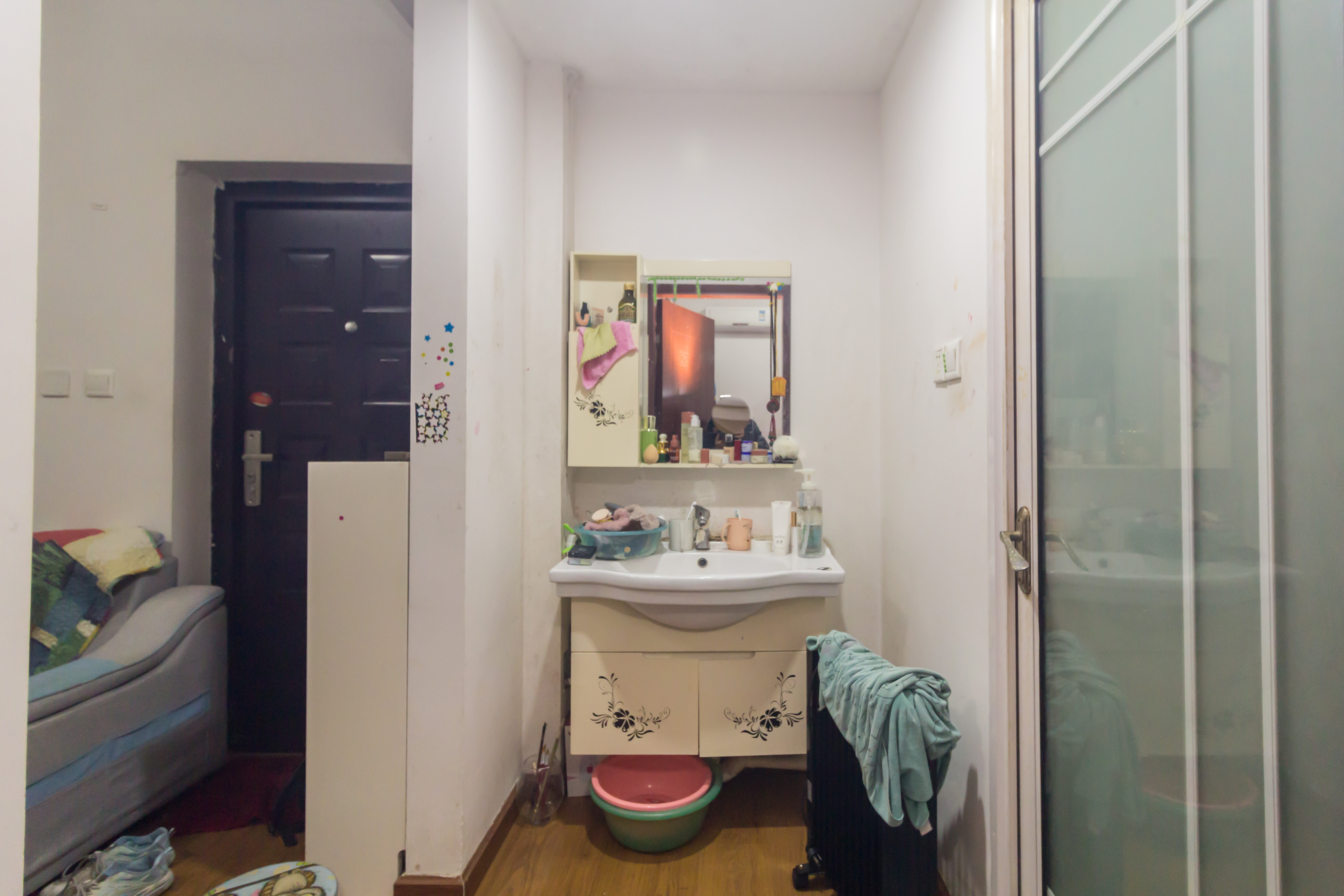 光明城市(星辰青年城) 1室1厅1卫 32.80万 光明城市(星辰青年城) 1室1厅1卫 32.80万卫生间