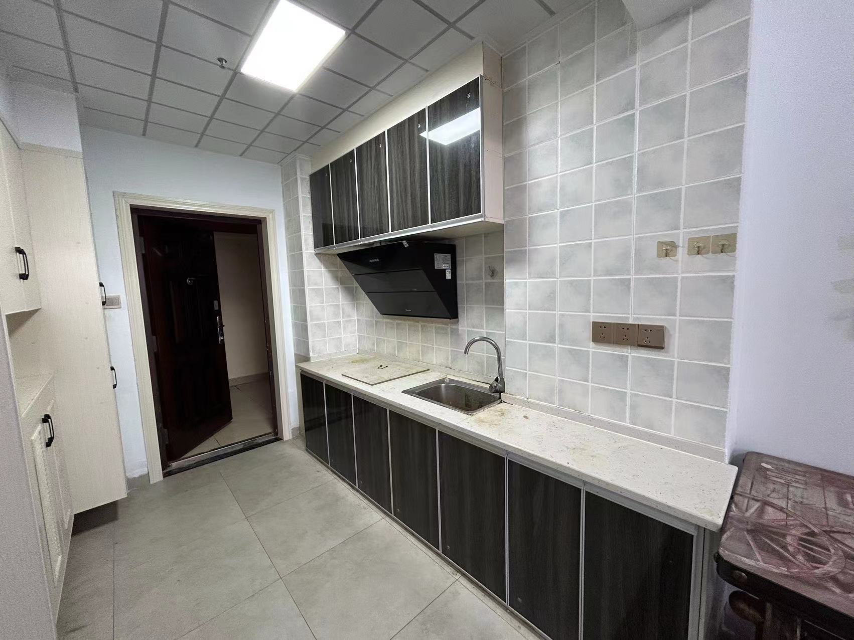 爱丁堡 1室1厅1卫 15.00万 爱丁堡 1室1厅1卫 15.00万室内图