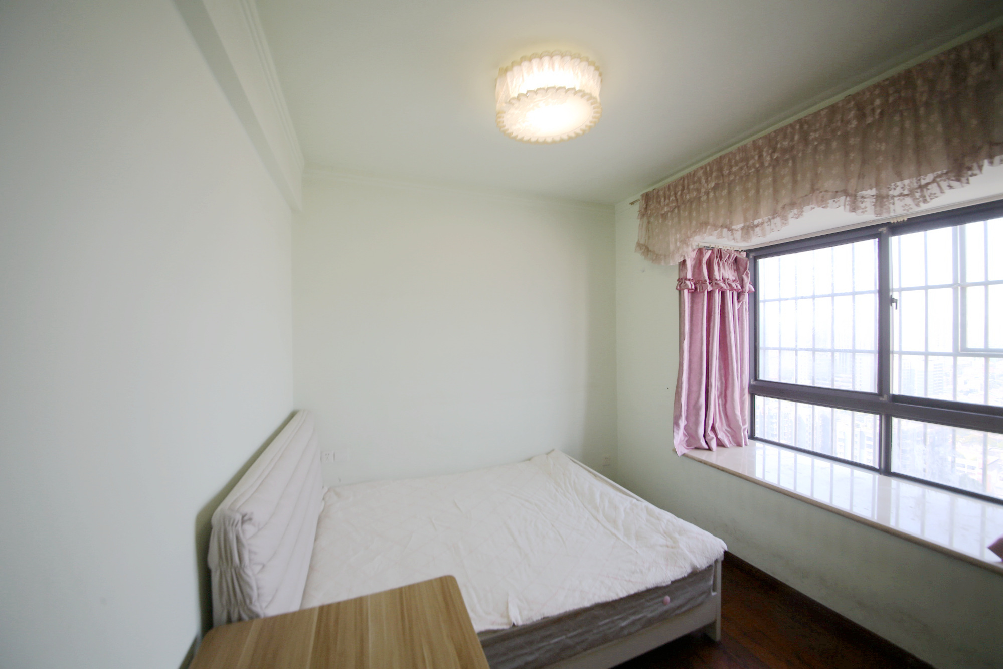 华城广场  3室2厅1卫   88.00万卧室
