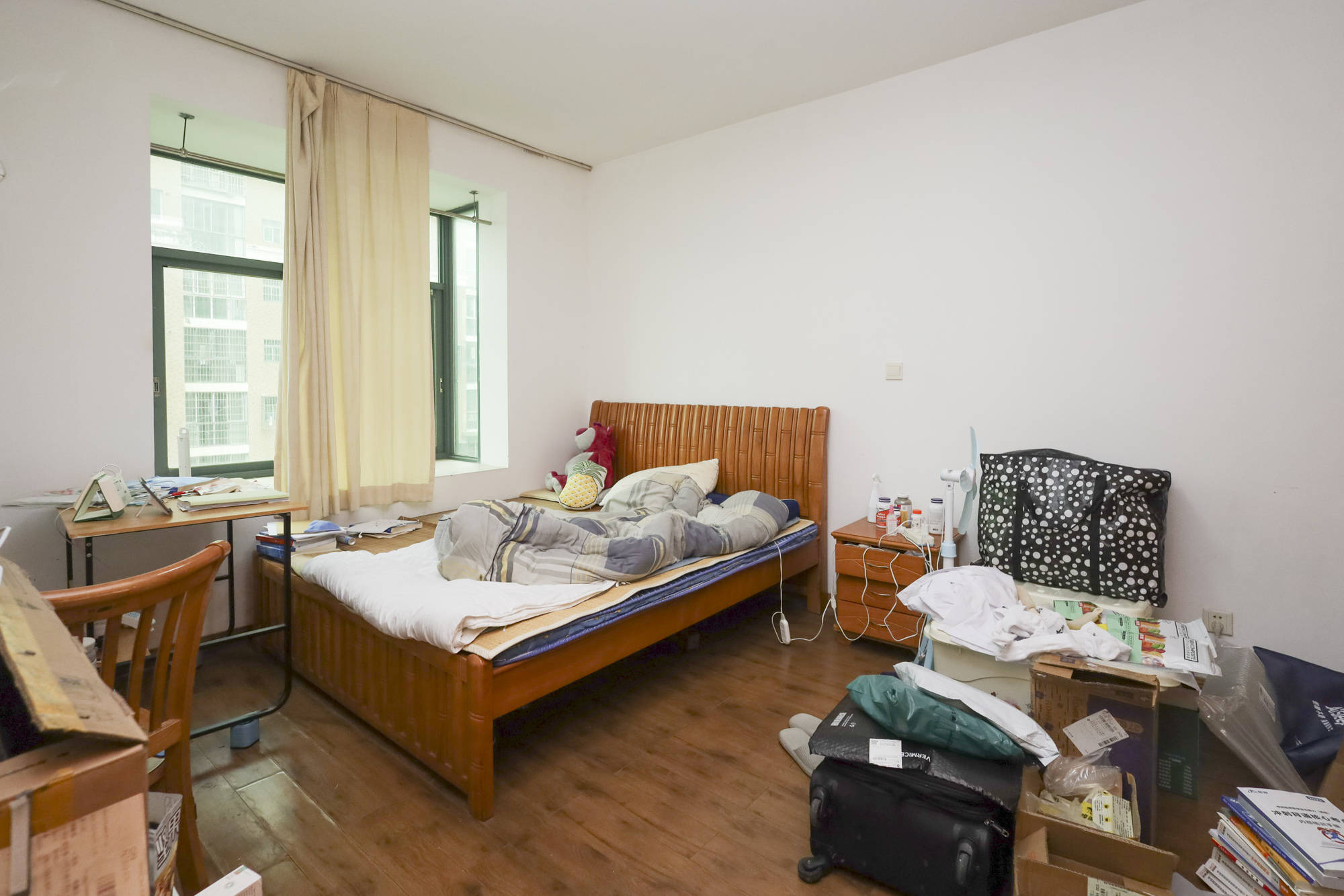 天峰名苑 3室2厅1卫 89.0万 天峰名苑 3室2厅1卫 89.0万卧室