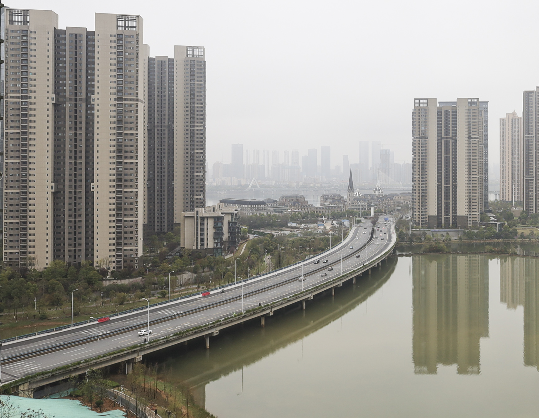 恒大御景湾  4室2厅2卫    219.0万阳台