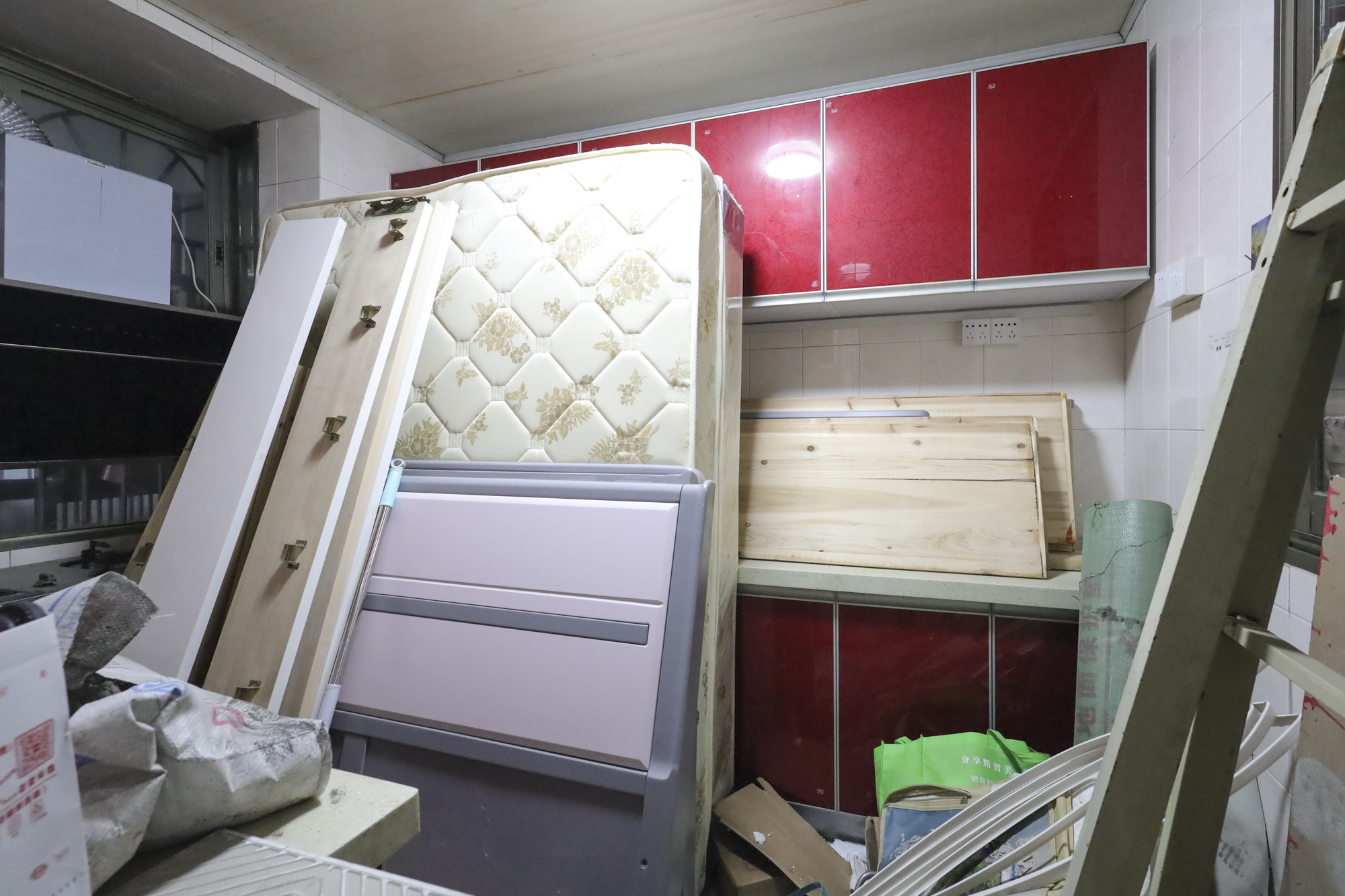 金星小区  4室2厅2卫   142.00万厨房
