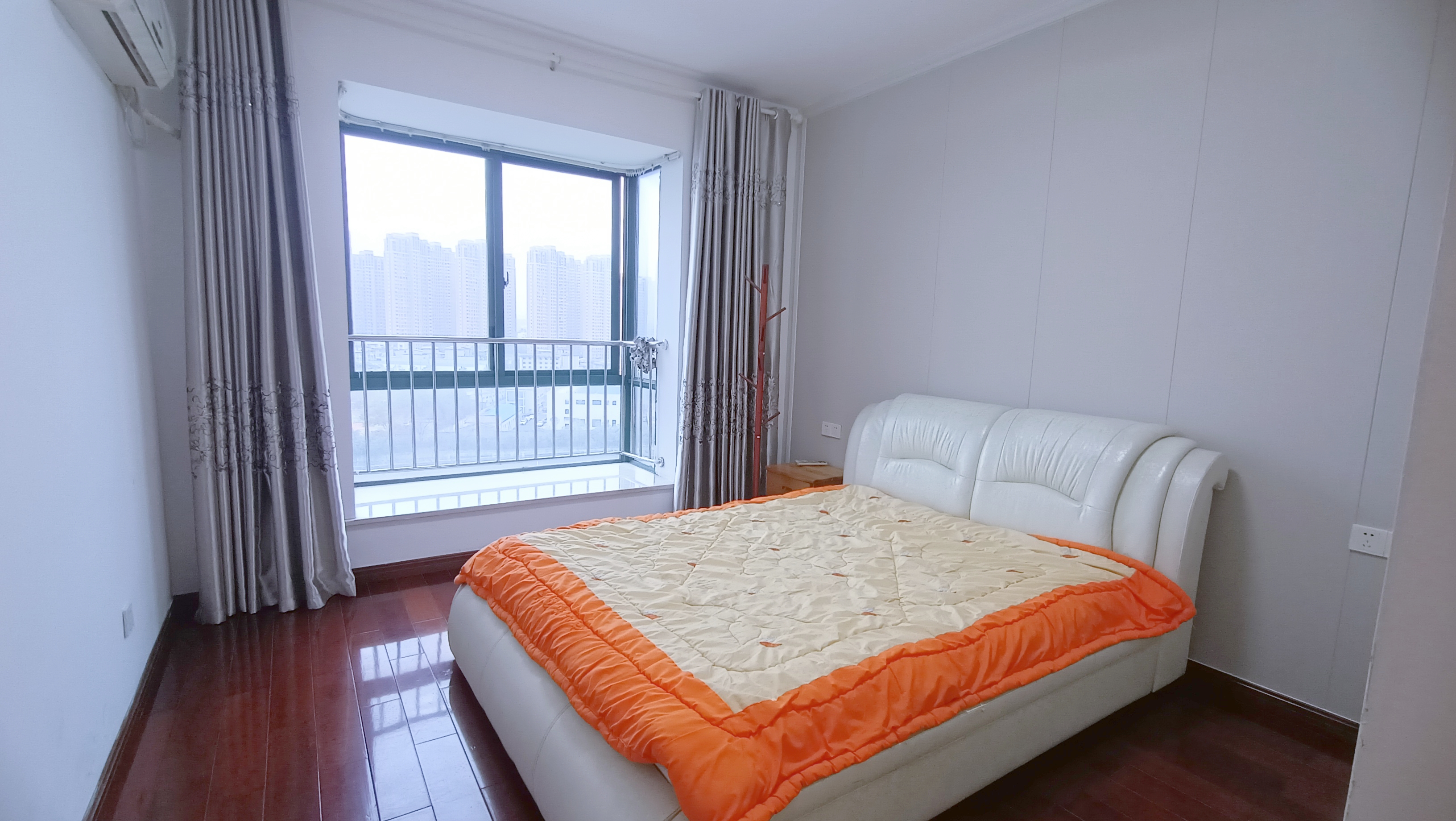 天鹅湖1号 2室2厅1卫 52.00万 天鹅湖1号 2室2厅1卫 52.00万室内图