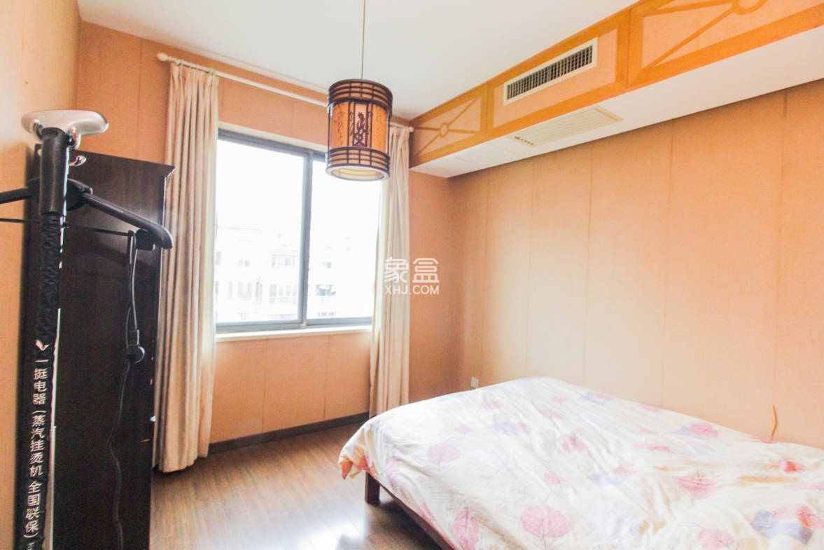 上海城小区  5室3厅4卫   149.60万卧室