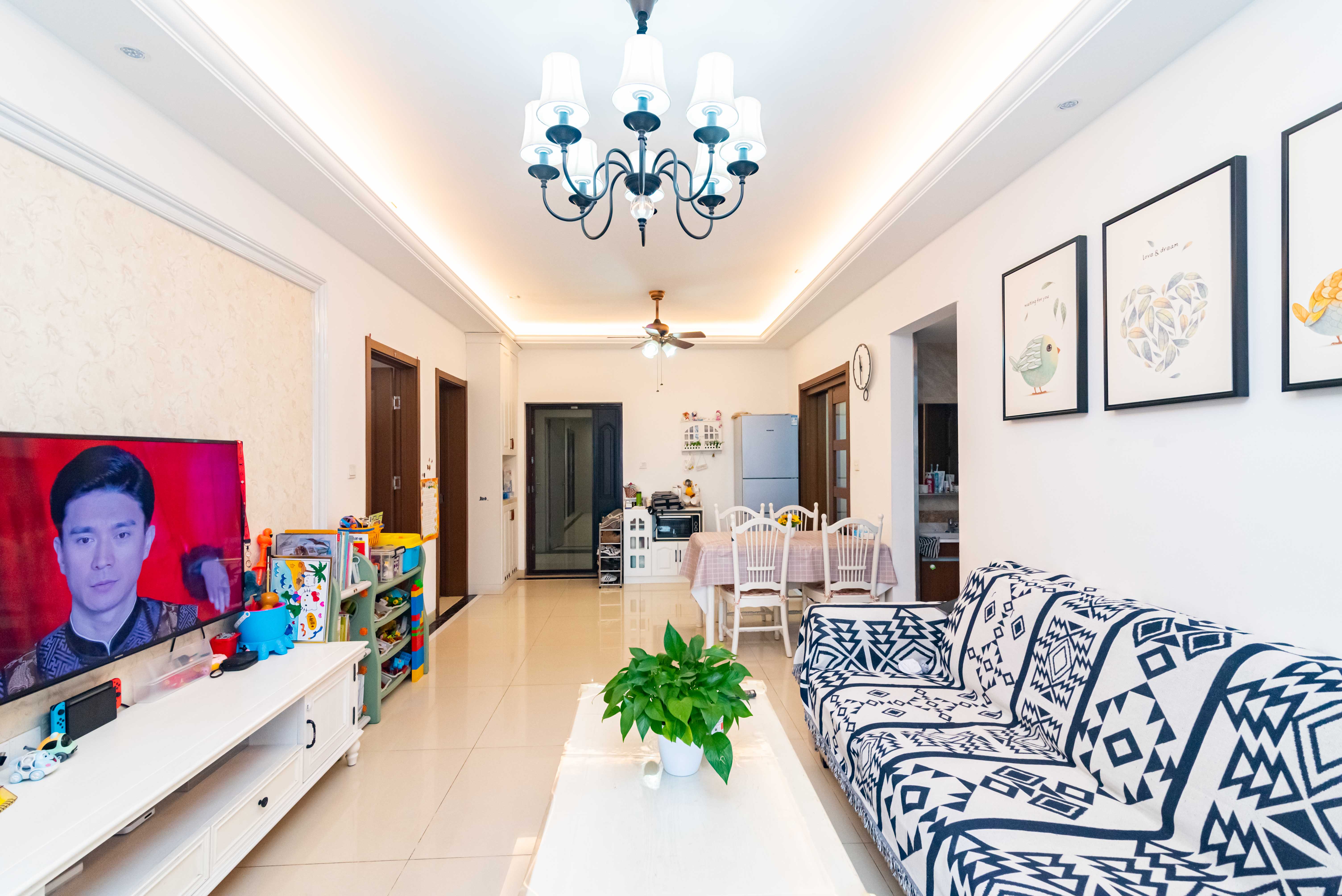 旺德府恺悦国际 3室2厅2卫 90.80万 旺德府恺悦国际 3室2厅2卫 90.80万客厅