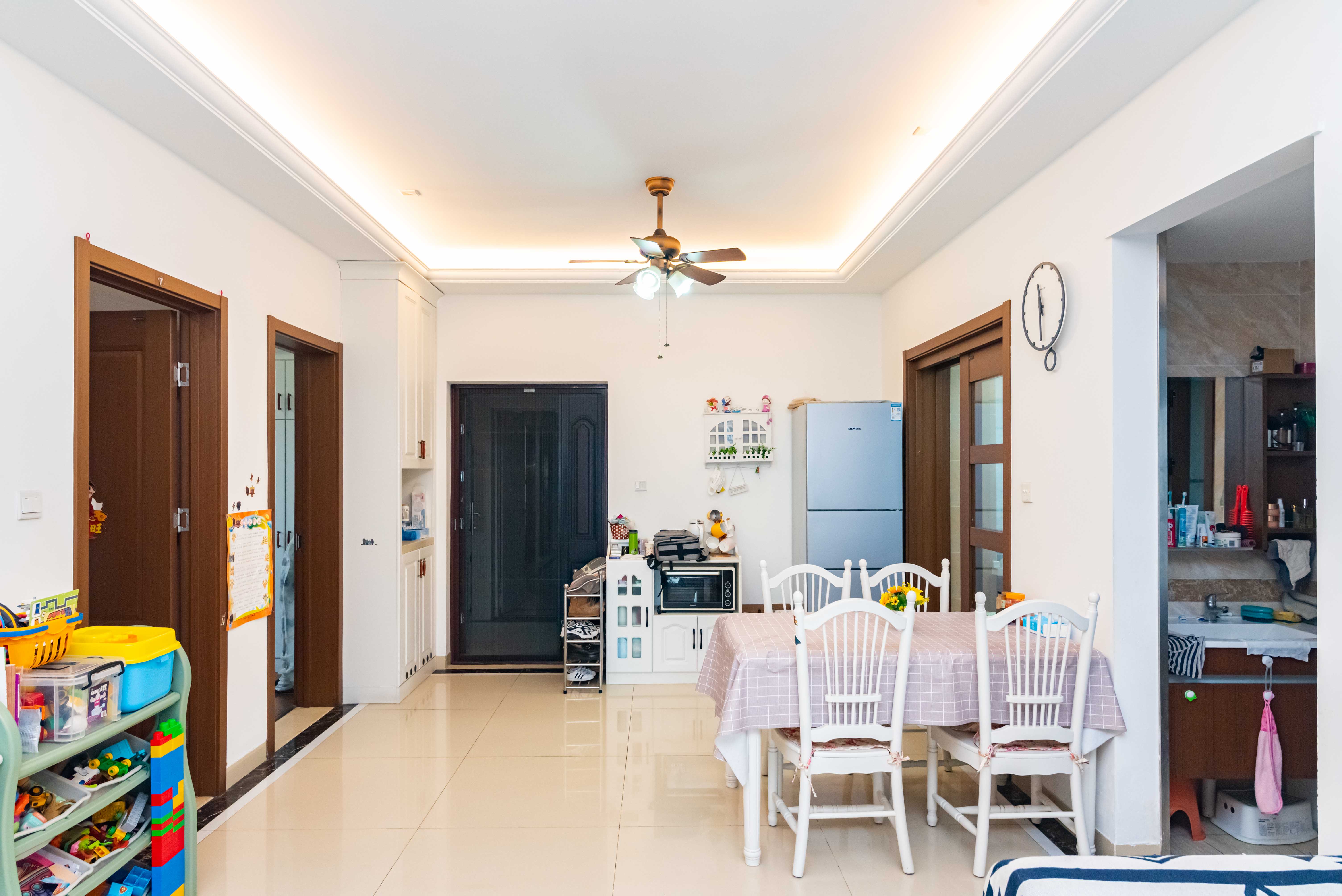 旺德府恺悦国际 3室2厅2卫 90.80万 旺德府恺悦国际 3室2厅2卫 90.80万客厅