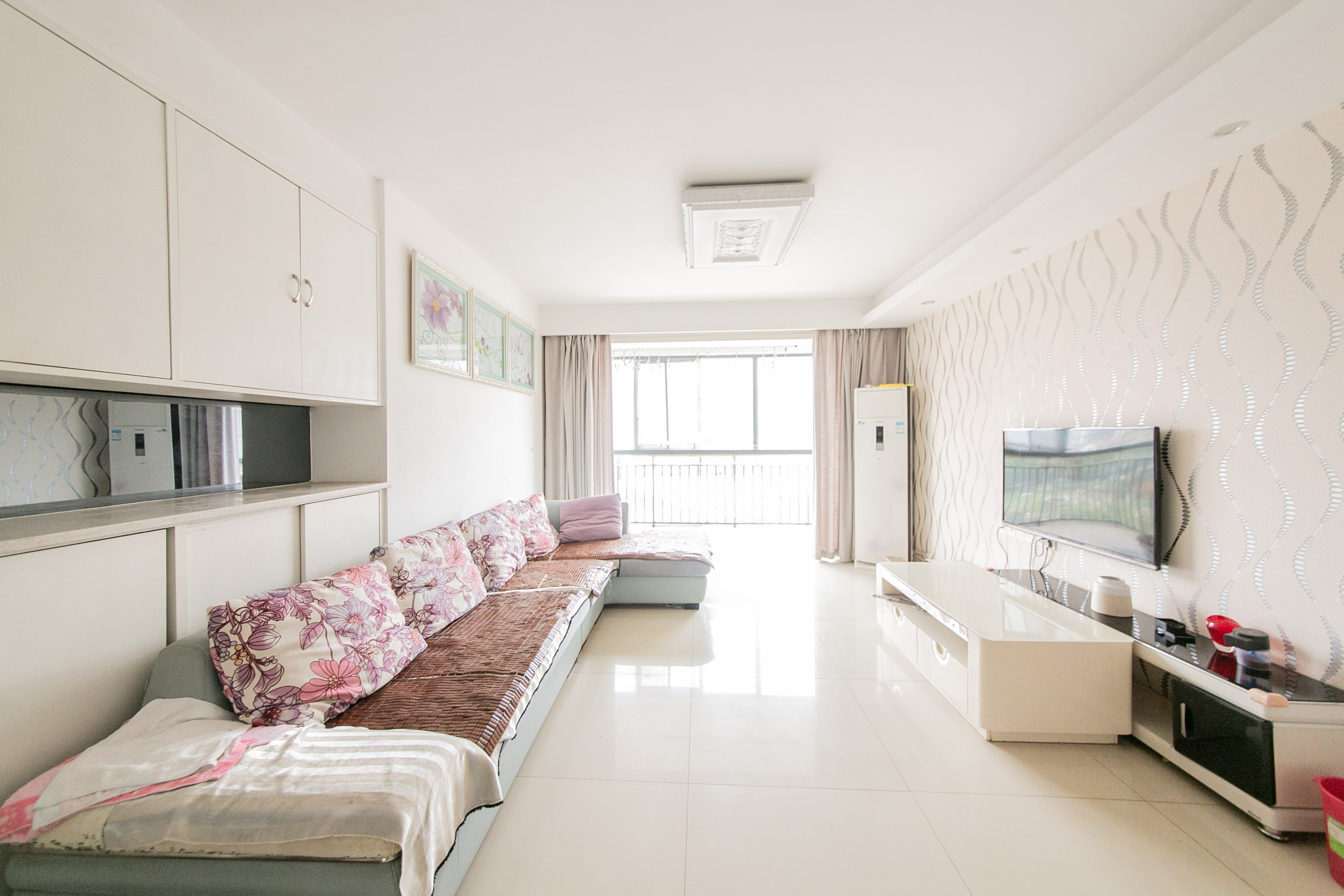 山语城一期 3室2厅2卫 80.00万 山语城一期 3室2厅2卫 80.00万客厅