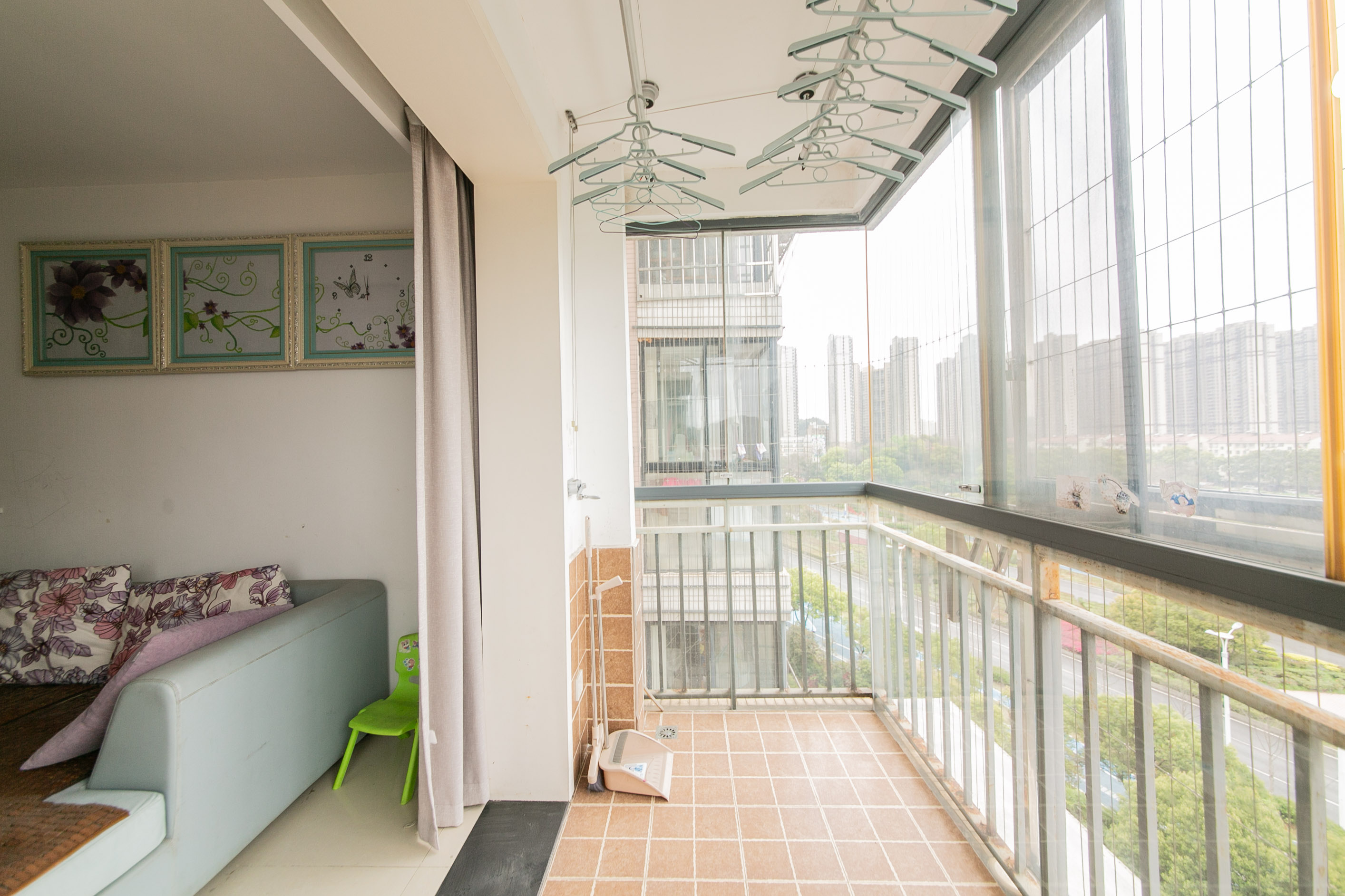 山语城一期 3室2厅2卫 80.00万 山语城一期 3室2厅2卫 80.00万阳台