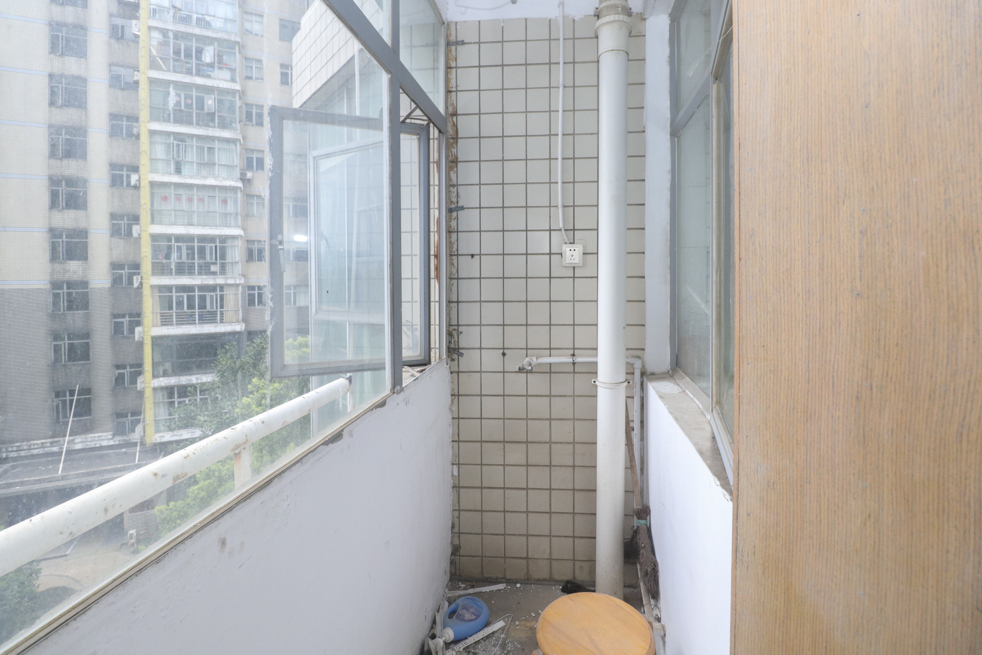 沁園春  4室2廳2衛(wèi)    130.0萬陽臺