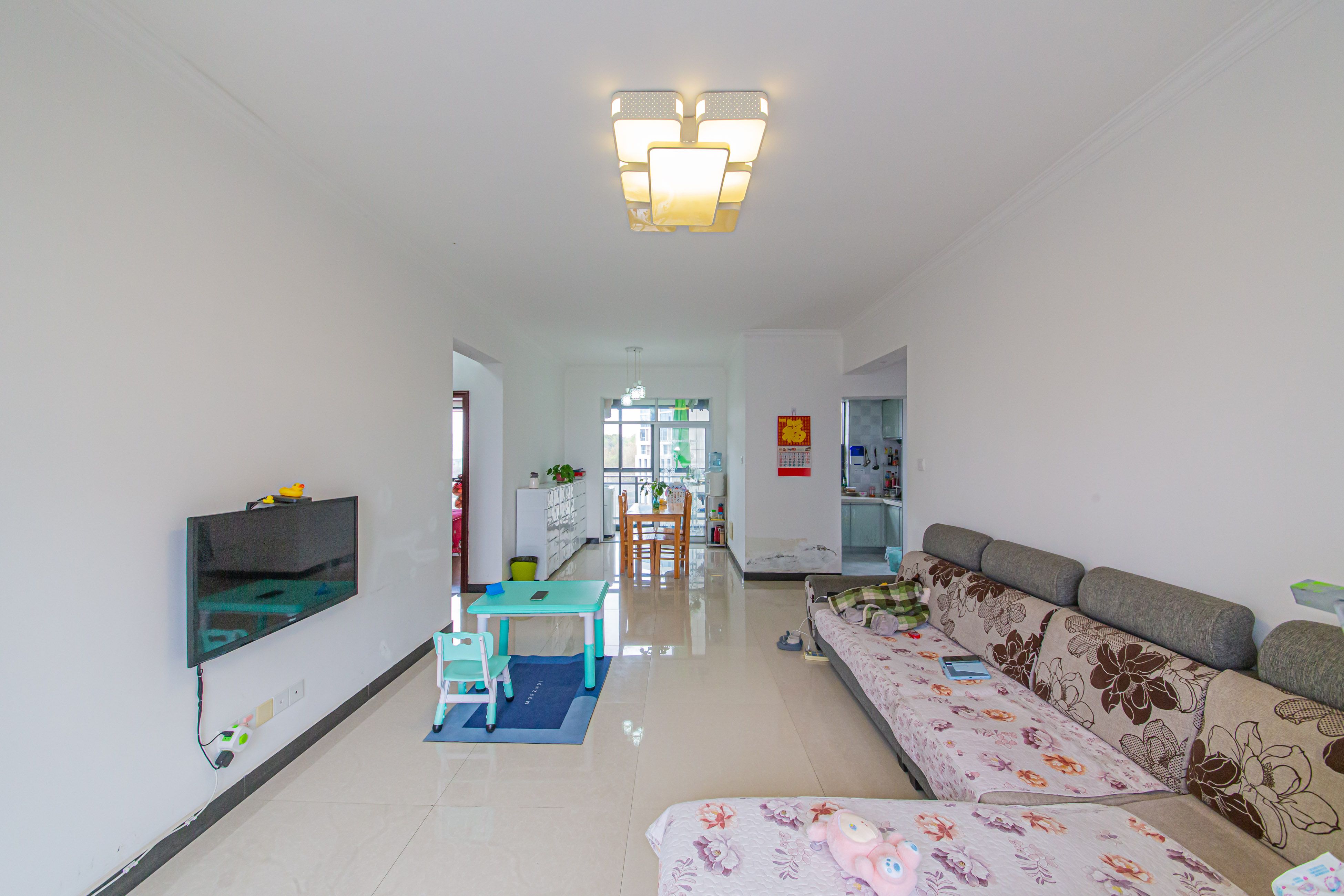 中信城市广场(中信新城一期) 2室2厅1卫 67.00万 中信城市广场(中信新城一期) 2室2厅1卫 67.00万客厅