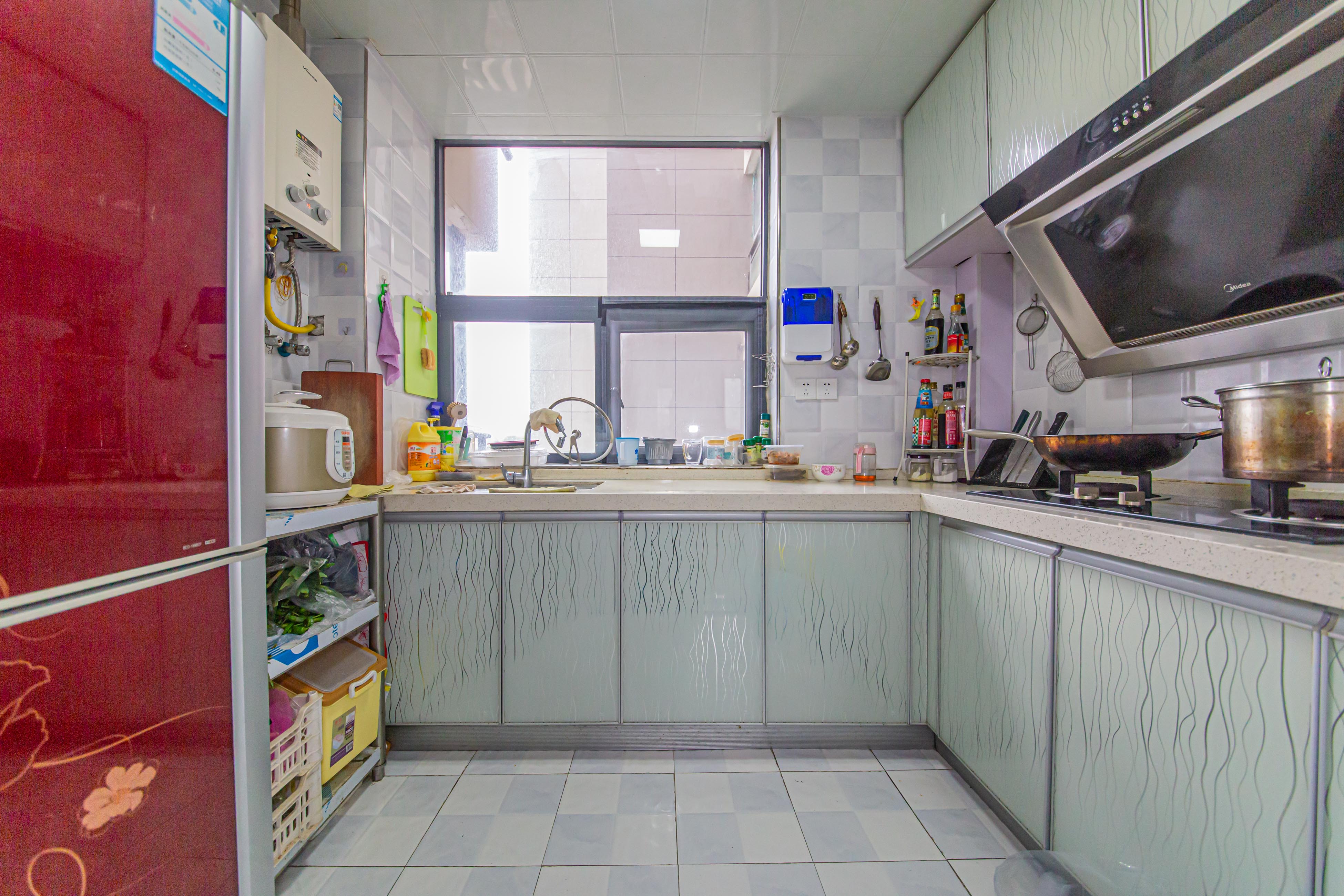 中信城市广场(中信新城一期) 2室2厅1卫 67.00万 中信城市广场(中信新城一期) 2室2厅1卫 67.00万厨房