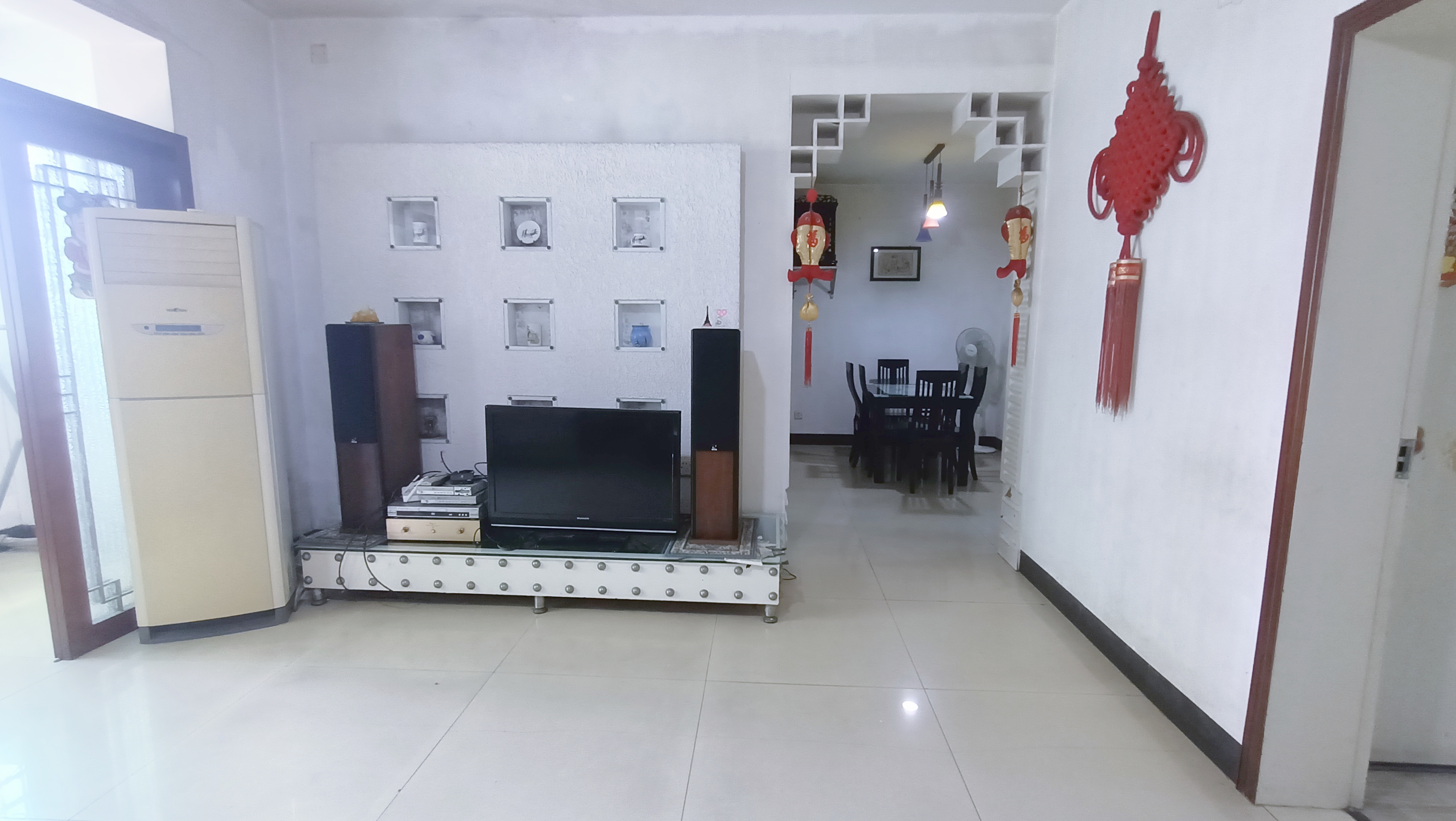 红旗南路散盘 3室2厅2卫 52.80万 红旗南路散盘 3室2厅2卫 52.80万室内图