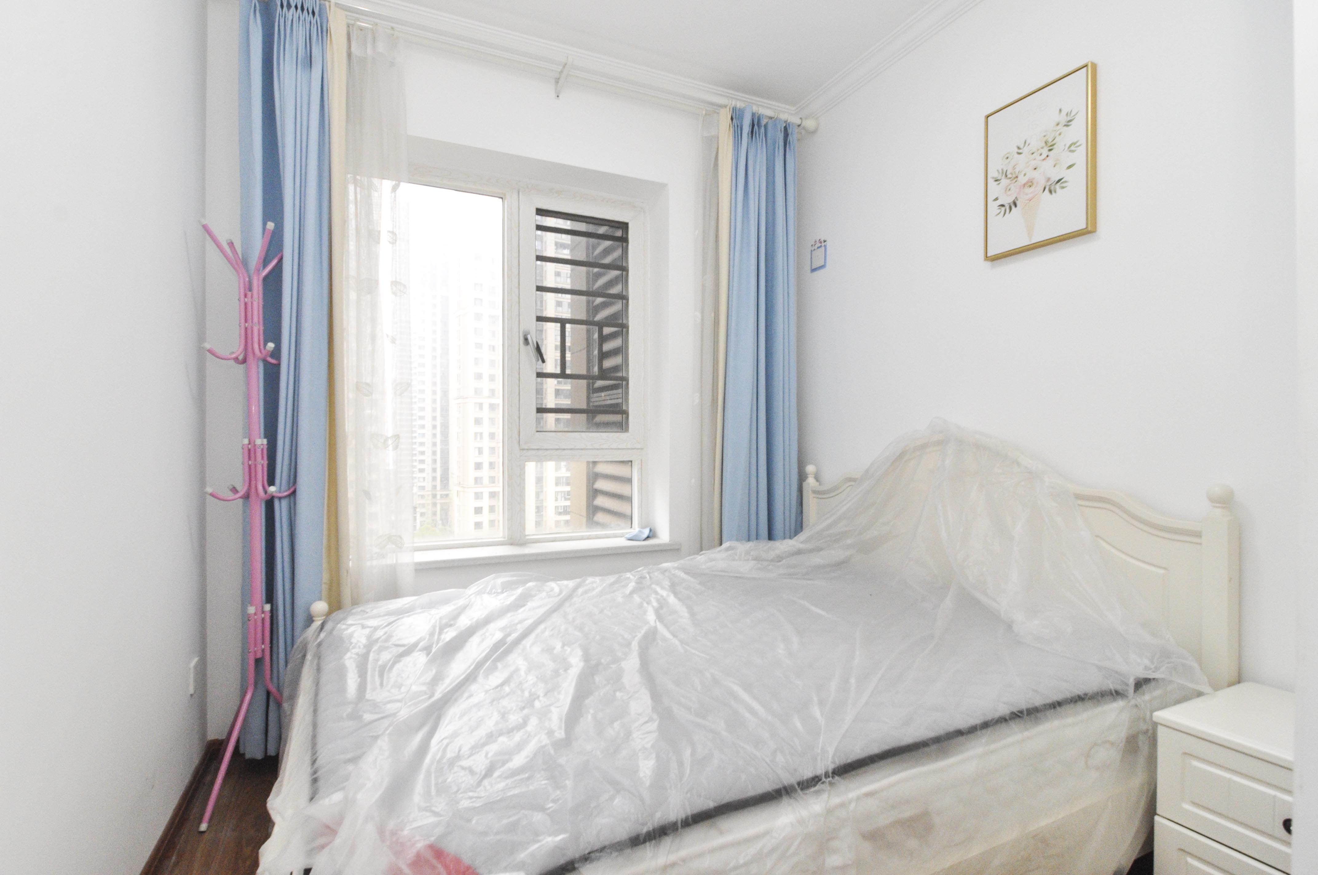 卓越浅水湾  4室2厅2卫    170.0万卧室