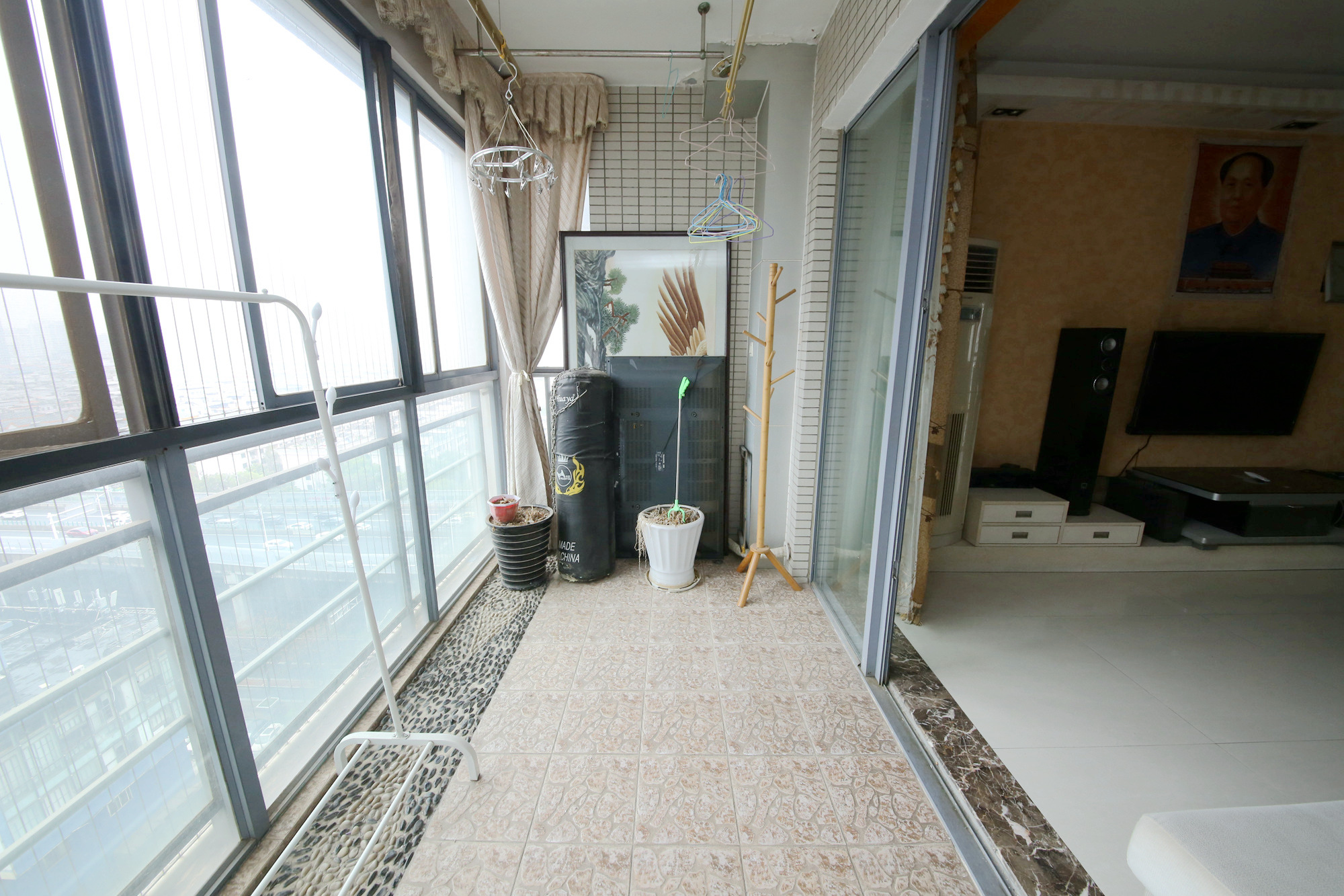 银港水晶城  3室2厅2卫   120.00万阳台