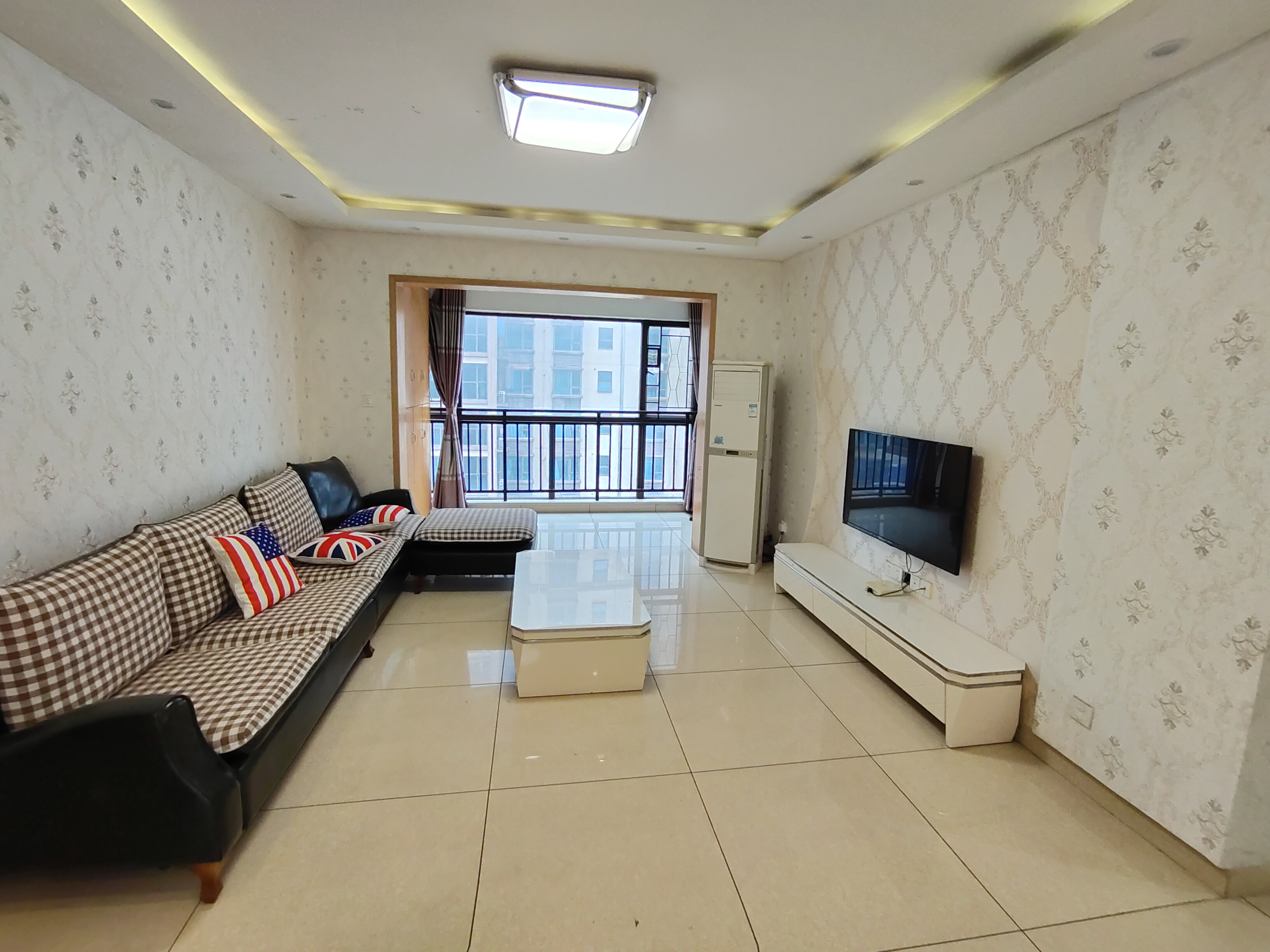 水岸花城(翠堤湾) 3室2厅2卫 56.00万 水岸花城(翠堤湾) 3室2厅2卫 56.00万室内图