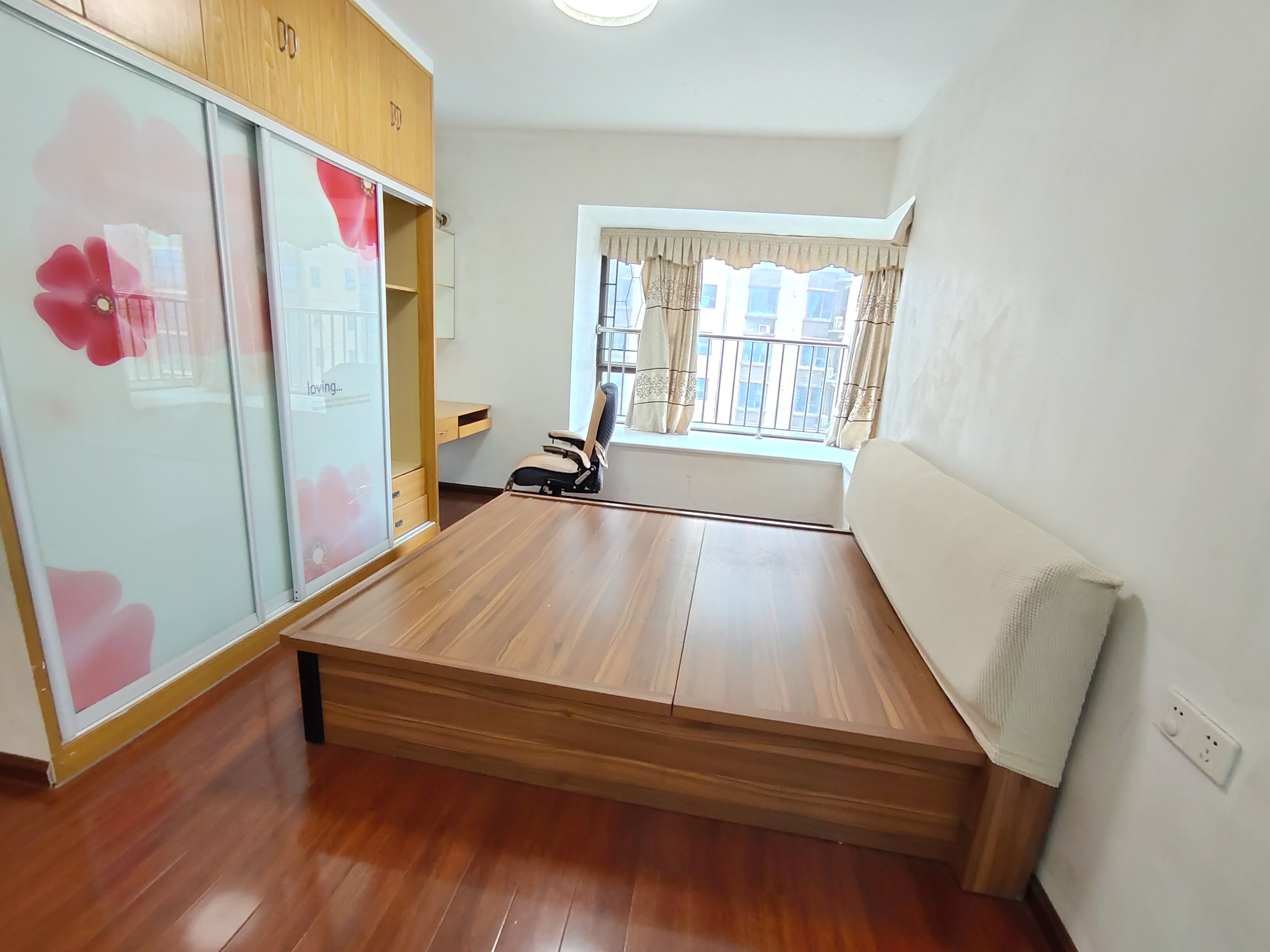 水岸花城(翠堤湾) 3室2厅2卫 56.00万 水岸花城(翠堤湾) 3室2厅2卫 56.00万室内图