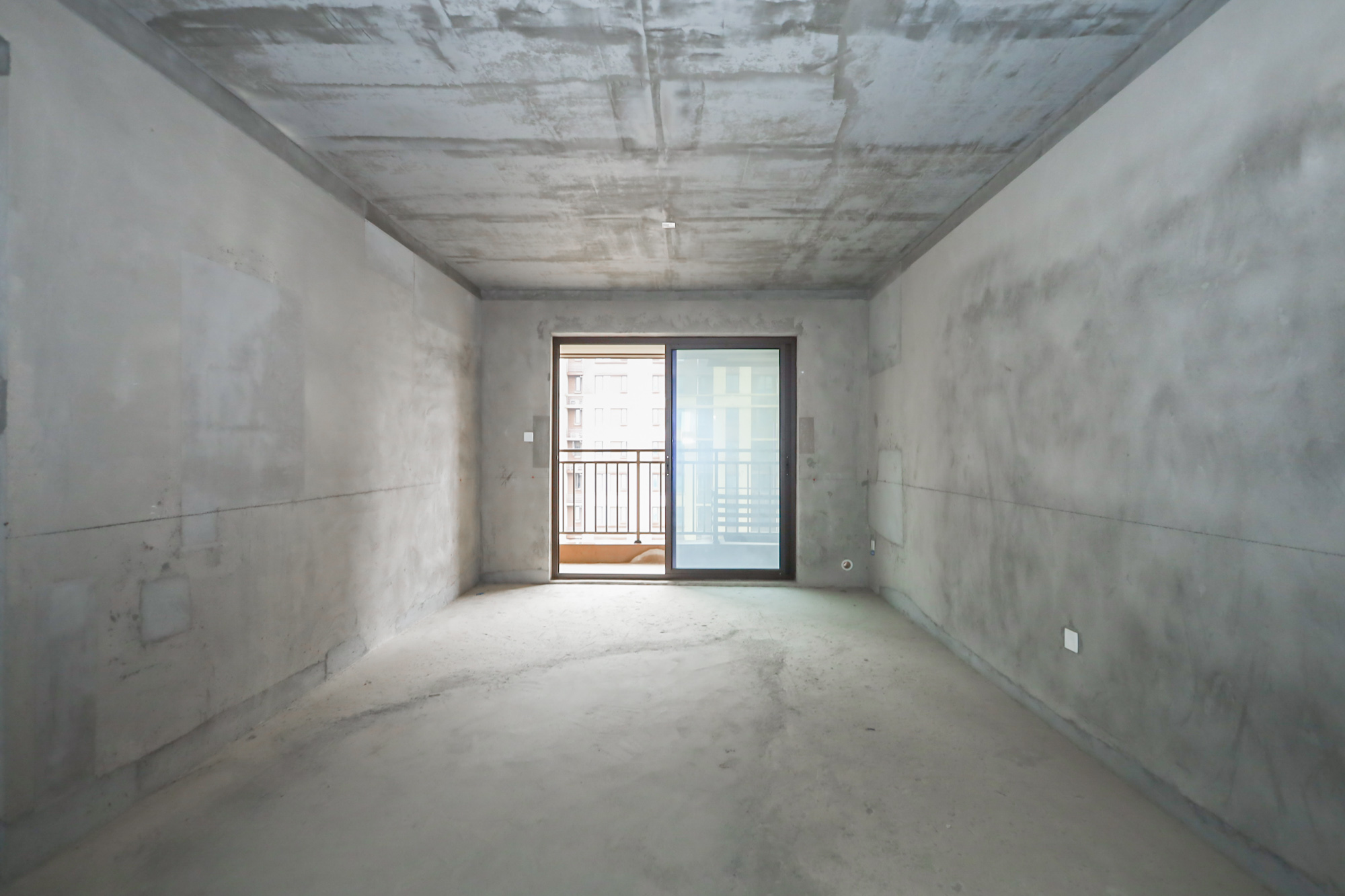 龙湖湘风原著（龙湖湘风星城）  4室2厅2卫    104.0万客厅