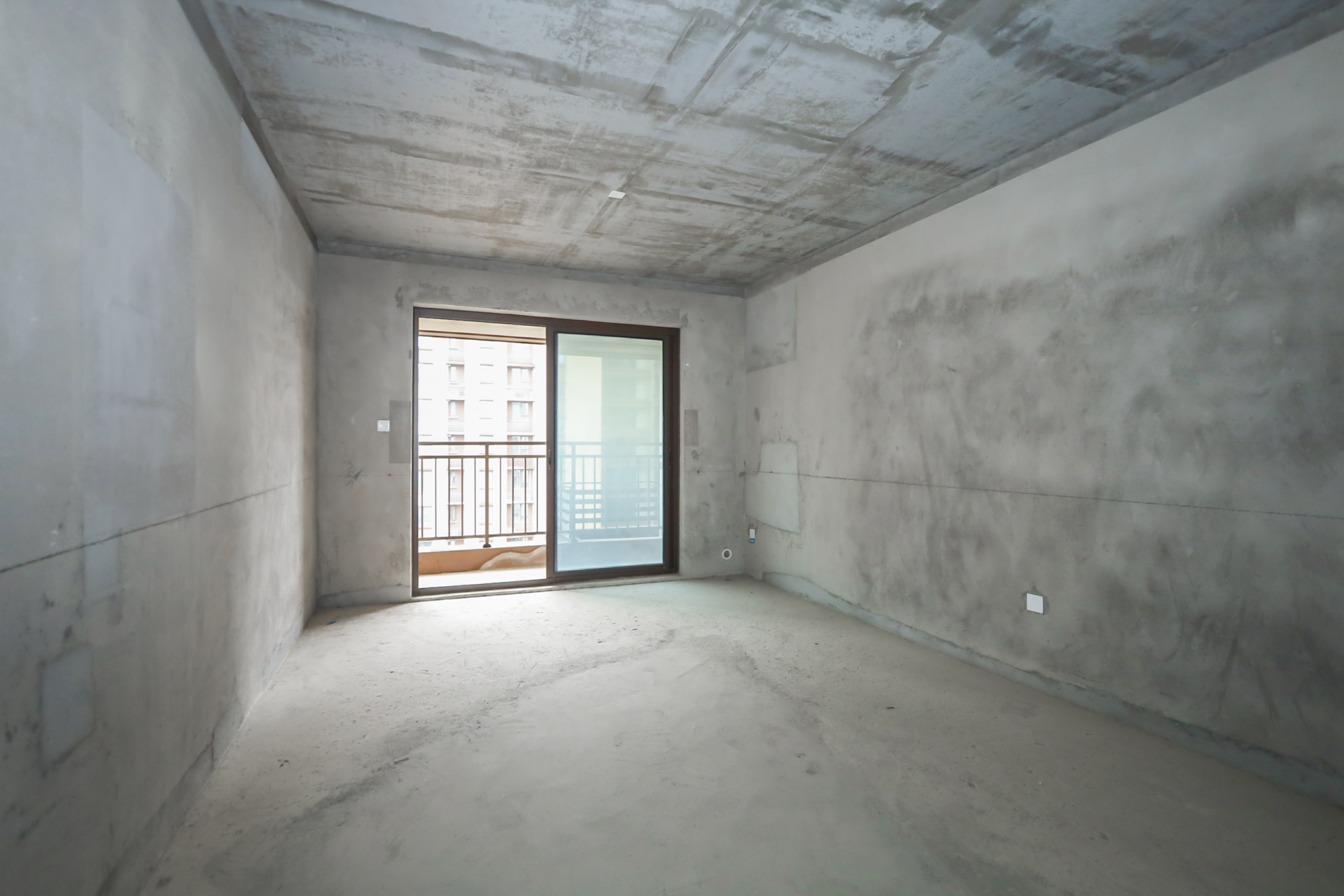 龙湖湘风原著（龙湖湘风星城）  4室2厅2卫    104.0万客厅