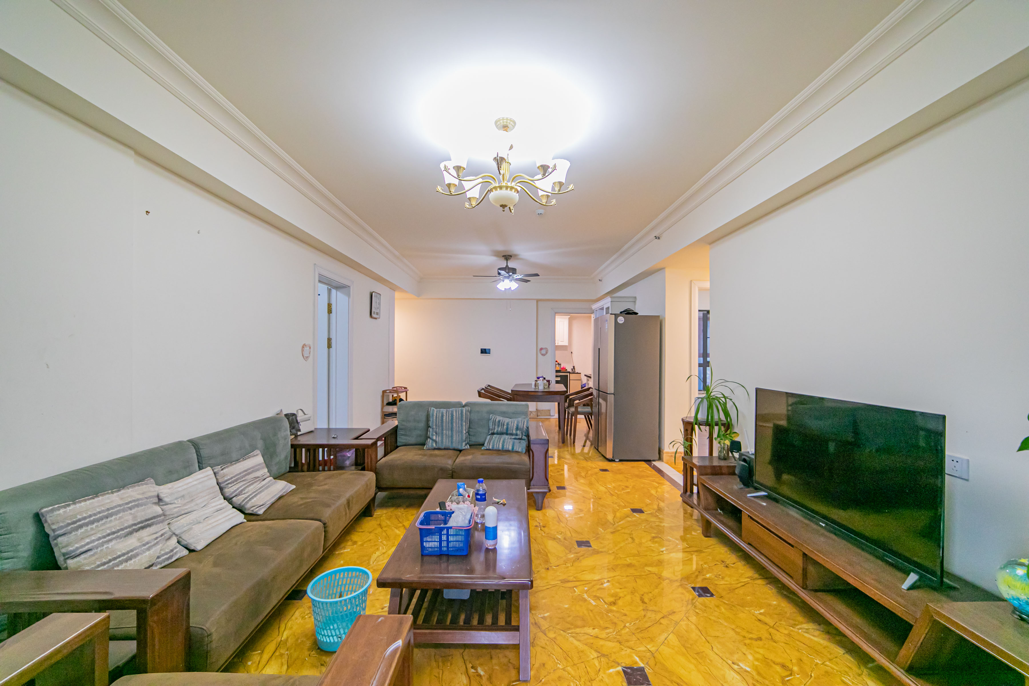 碧桂园威尼斯城 4室2厅2卫 131.00万 碧桂园威尼斯城 4室2厅2卫 131.00万客厅