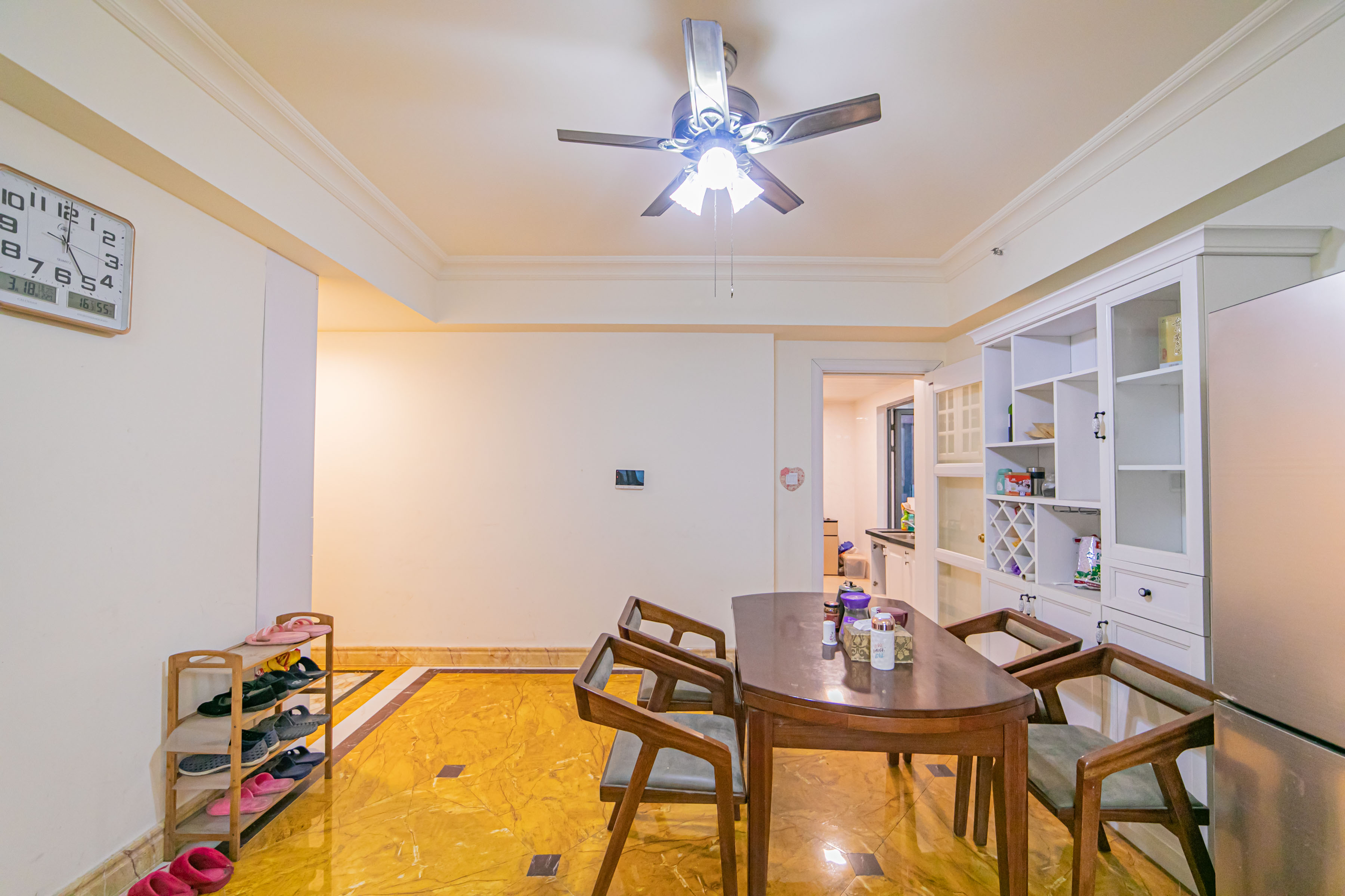 碧桂园威尼斯城 4室2厅2卫 131.00万 碧桂园威尼斯城 4室2厅2卫 131.00万客厅