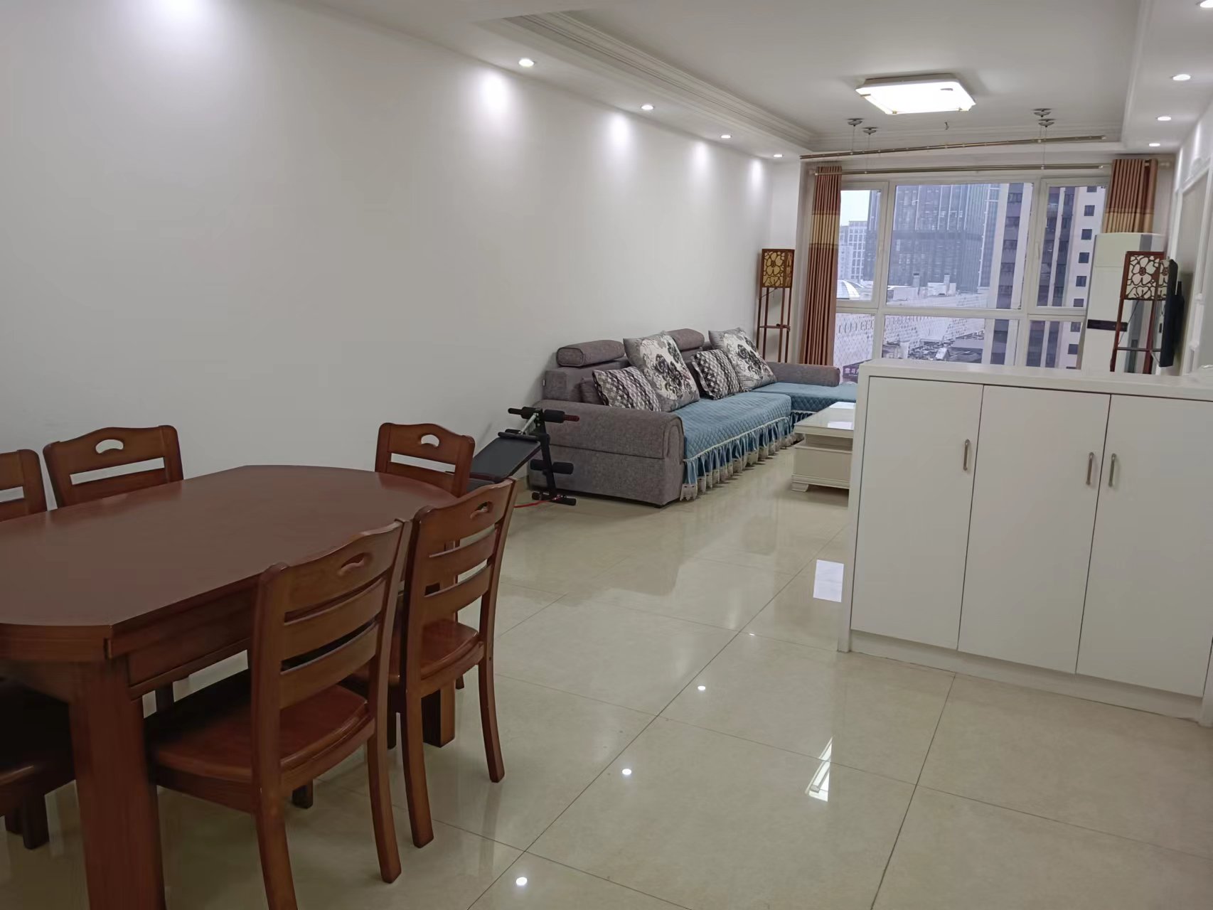 万达湖公馆 2室2厅1卫 2600.00元/月 万达湖公馆 2室2厅1卫 2600.00元/月户型图