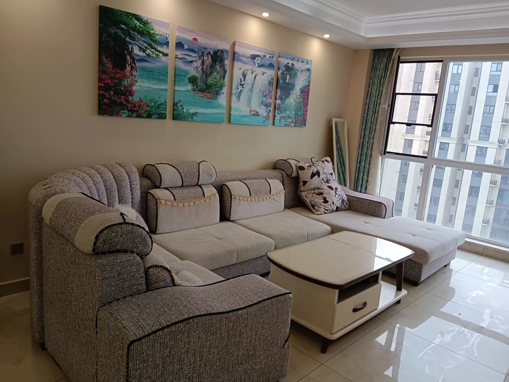 万达湖公馆 2室2厅1卫 2600.00元/月 万达湖公馆 2室2厅1卫 2600.00元/月户型图