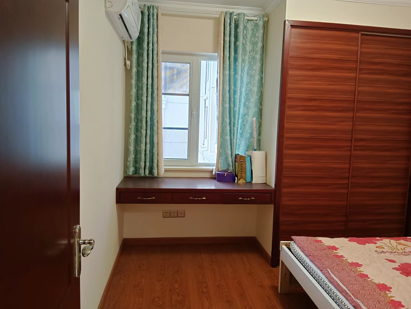 万达湖公馆 2室2厅1卫 2600.00元/月 万达湖公馆 2室2厅1卫 2600.00元/月户型图