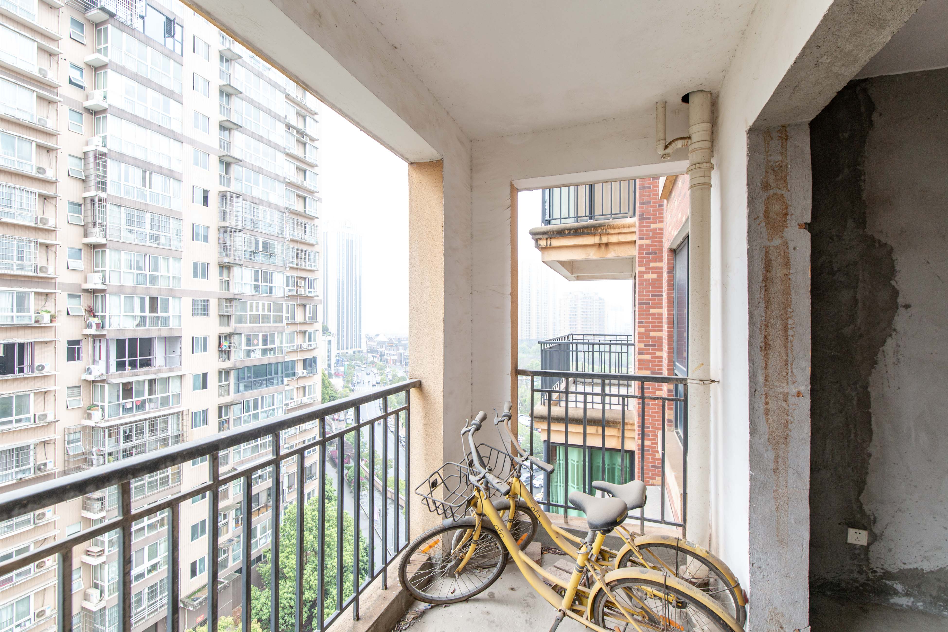 水岸天际(一期、二期)  3室2厅2卫    89.0万 水岸天际(一期、二期)  3室2厅2卫    89.0万阳台