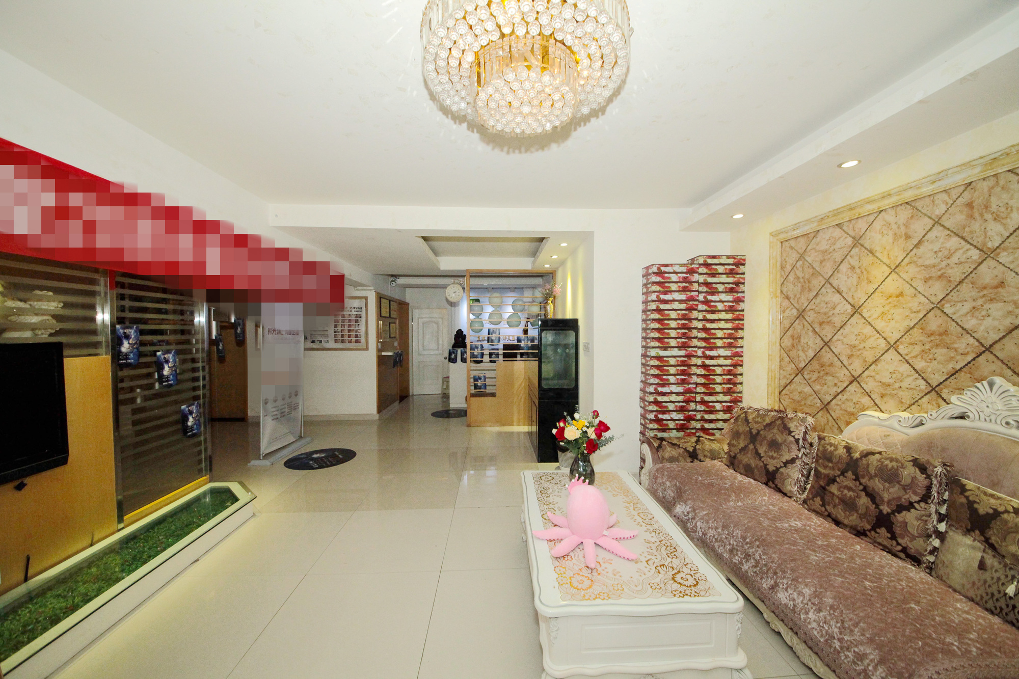 晶华美地 5室2厅2卫 148.00万 晶华美地 5室2厅2卫 148.00万客厅